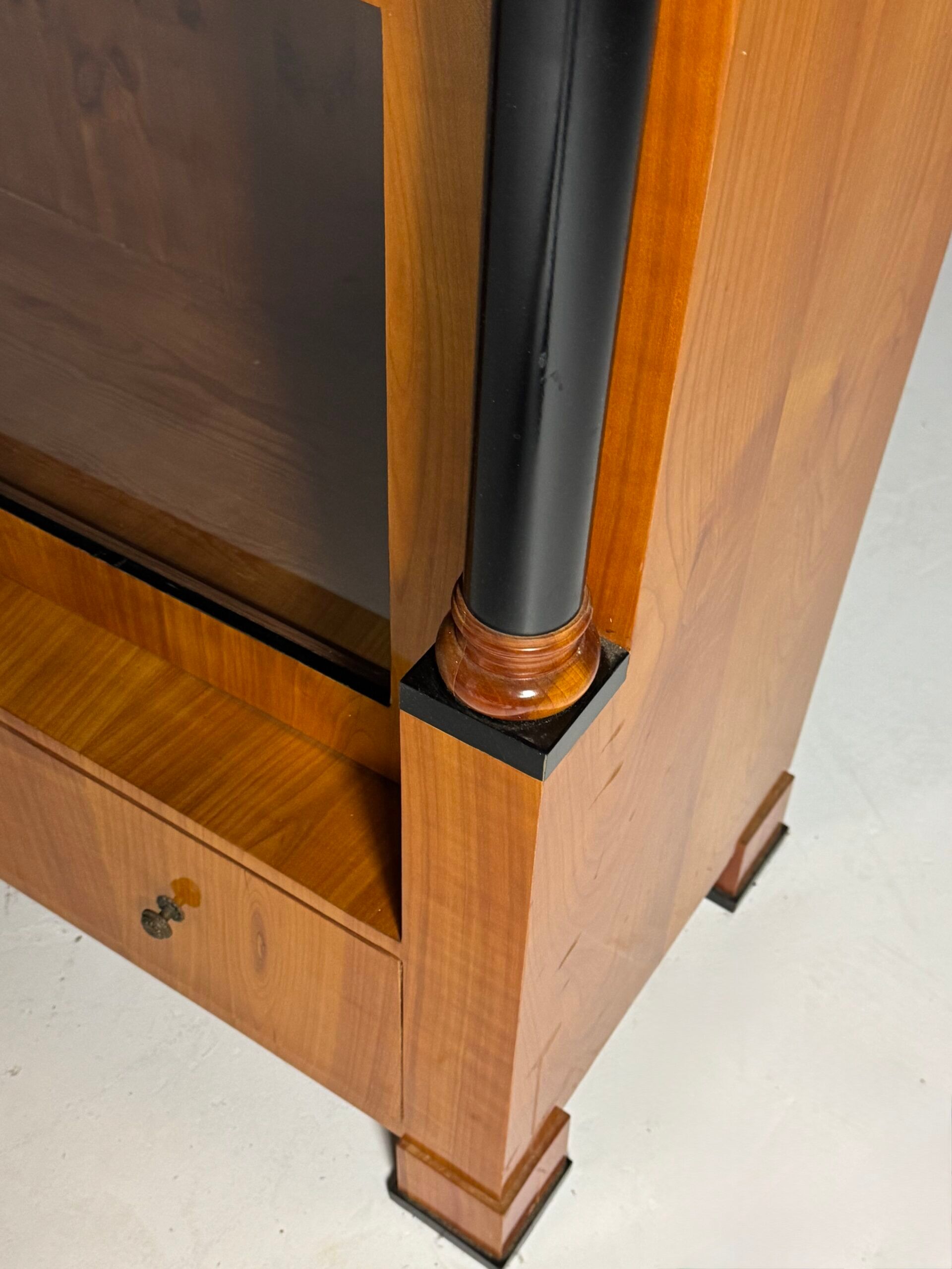Vitrine Biedermeier allemande du 19e siècle