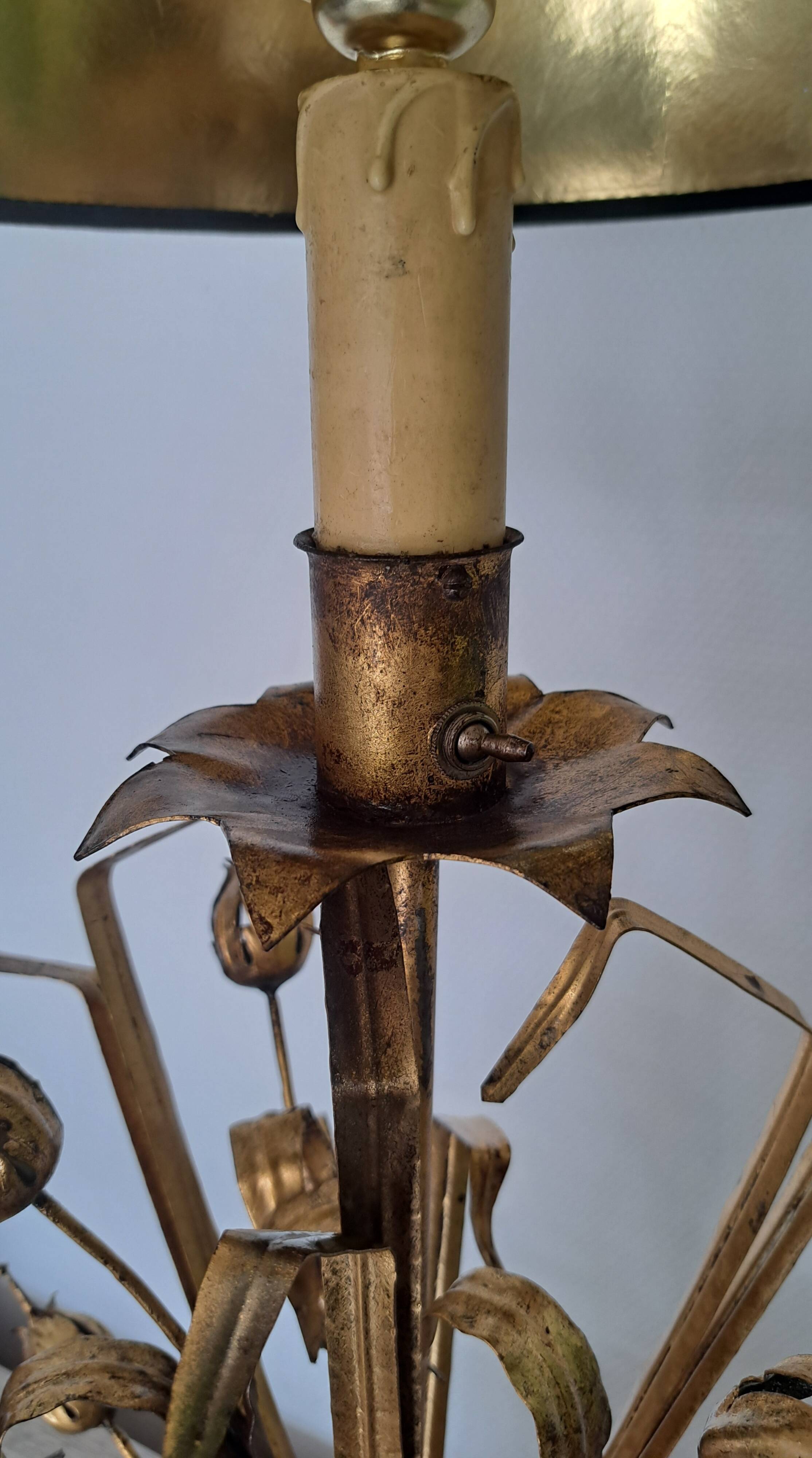 Vintage Mid-Century Hollywood Regency 1960s gold metal floral lamp