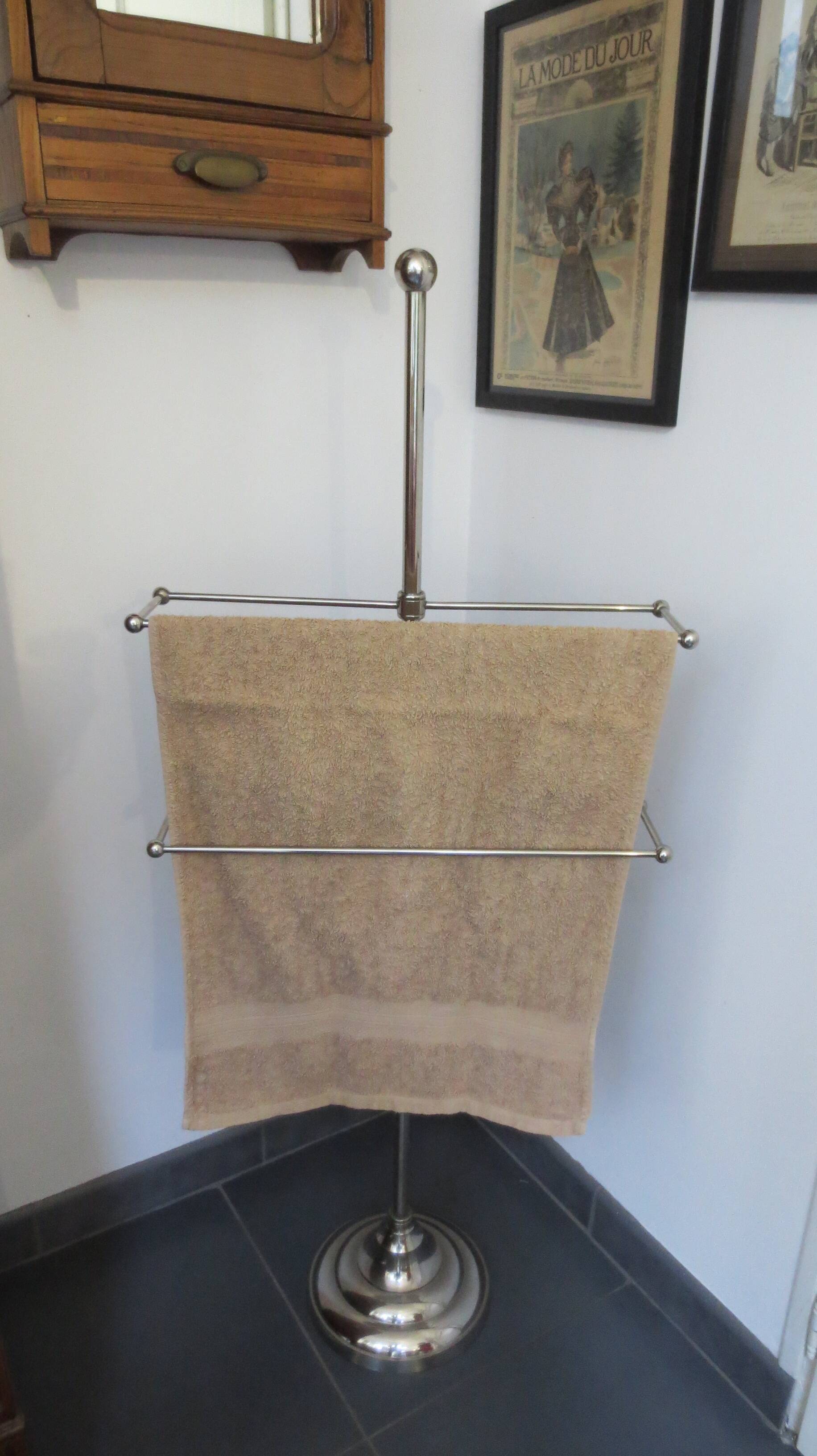 Towel rack