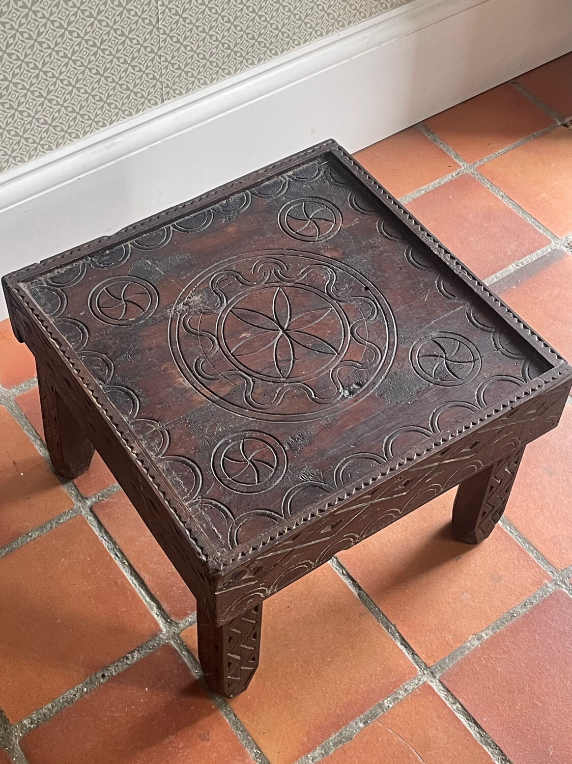 Handcrafted Berber coffee table – Carved wood (Morocco)