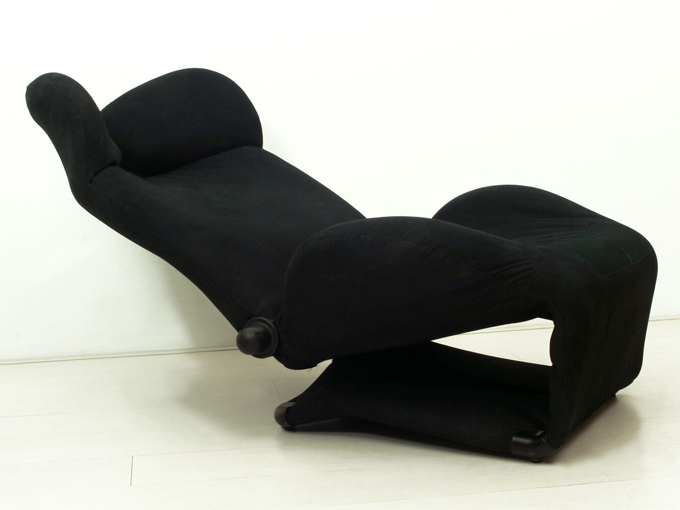 Italian Black Wink Lounge Chair With Mickey Mouse Ears by Toshiyuki Kita for Cassina, 1980s