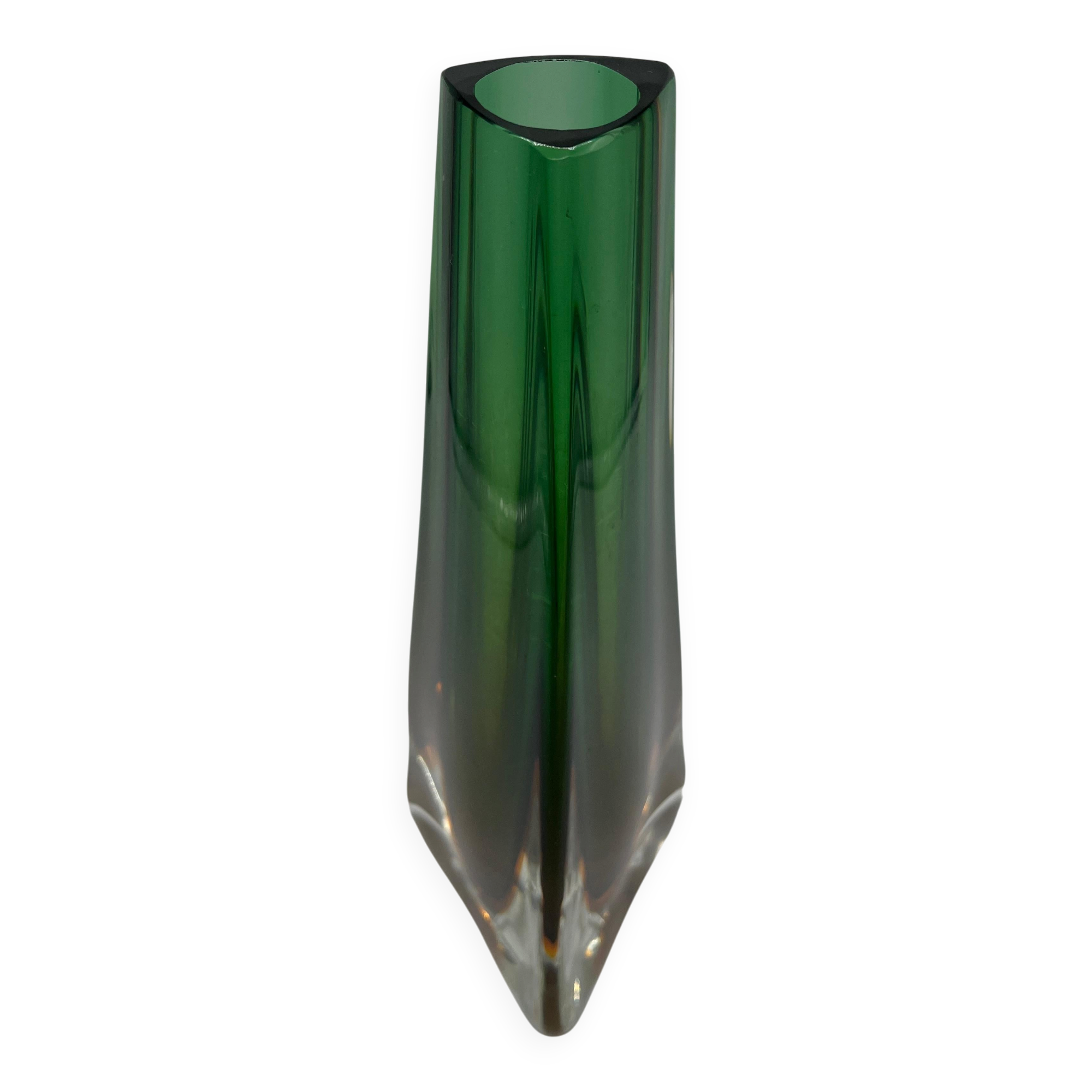 Sculptural Murano green sommerso Glass, triangular shape , 1970's Italian design