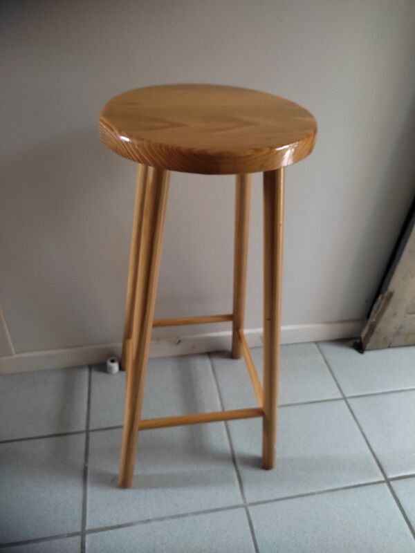 Top bar stool varnished wooden seat round