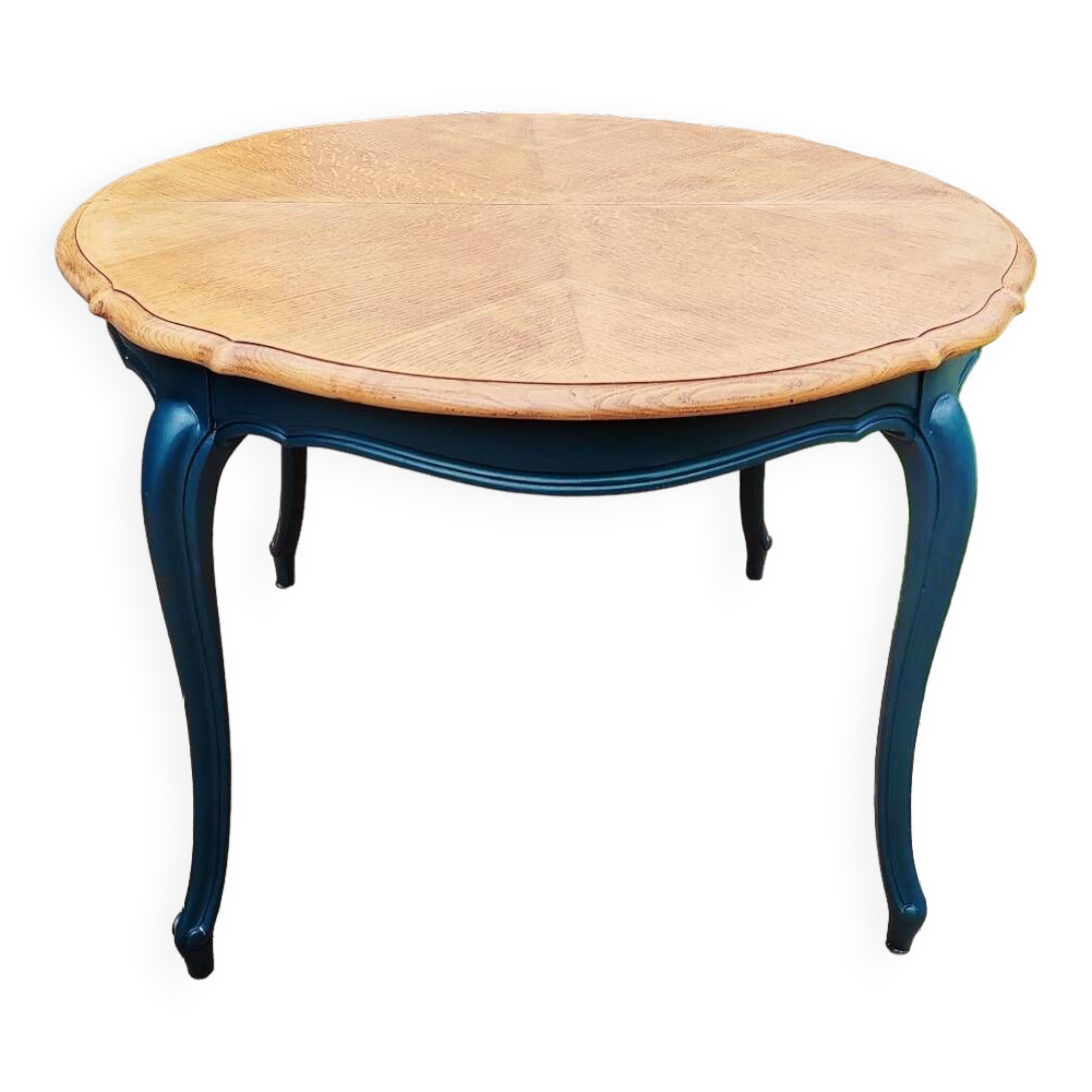 Round table with extensions