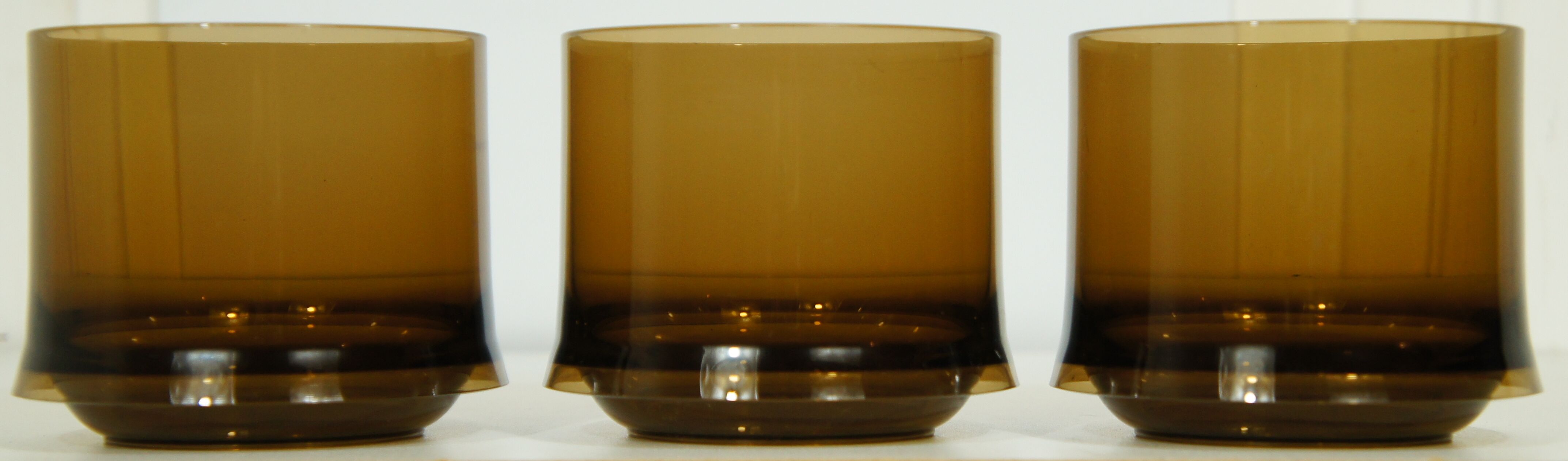 Set de 6 verres Guzzini en plexiglas fumé 1970