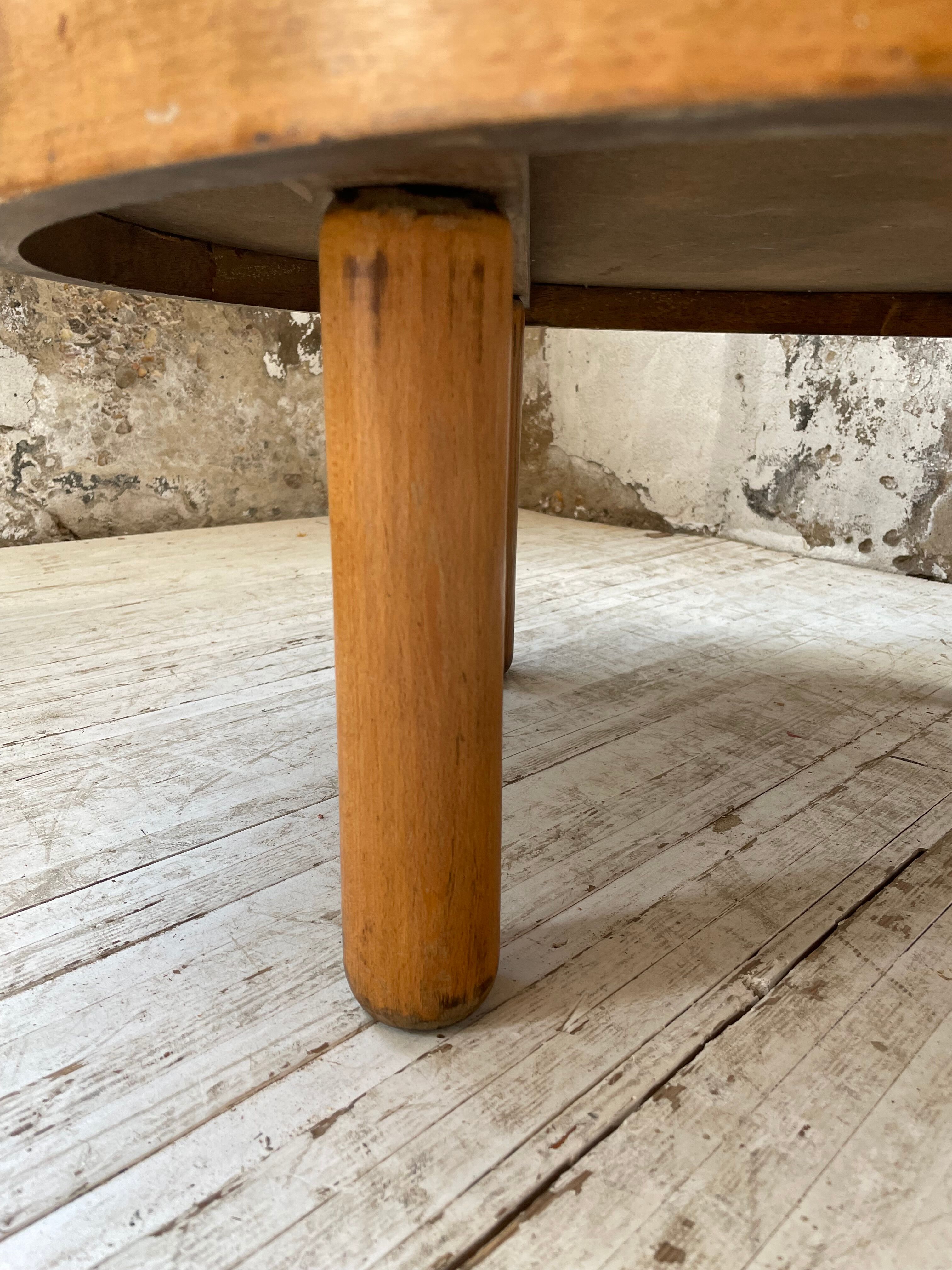 Round coffee table white ceramic and wood