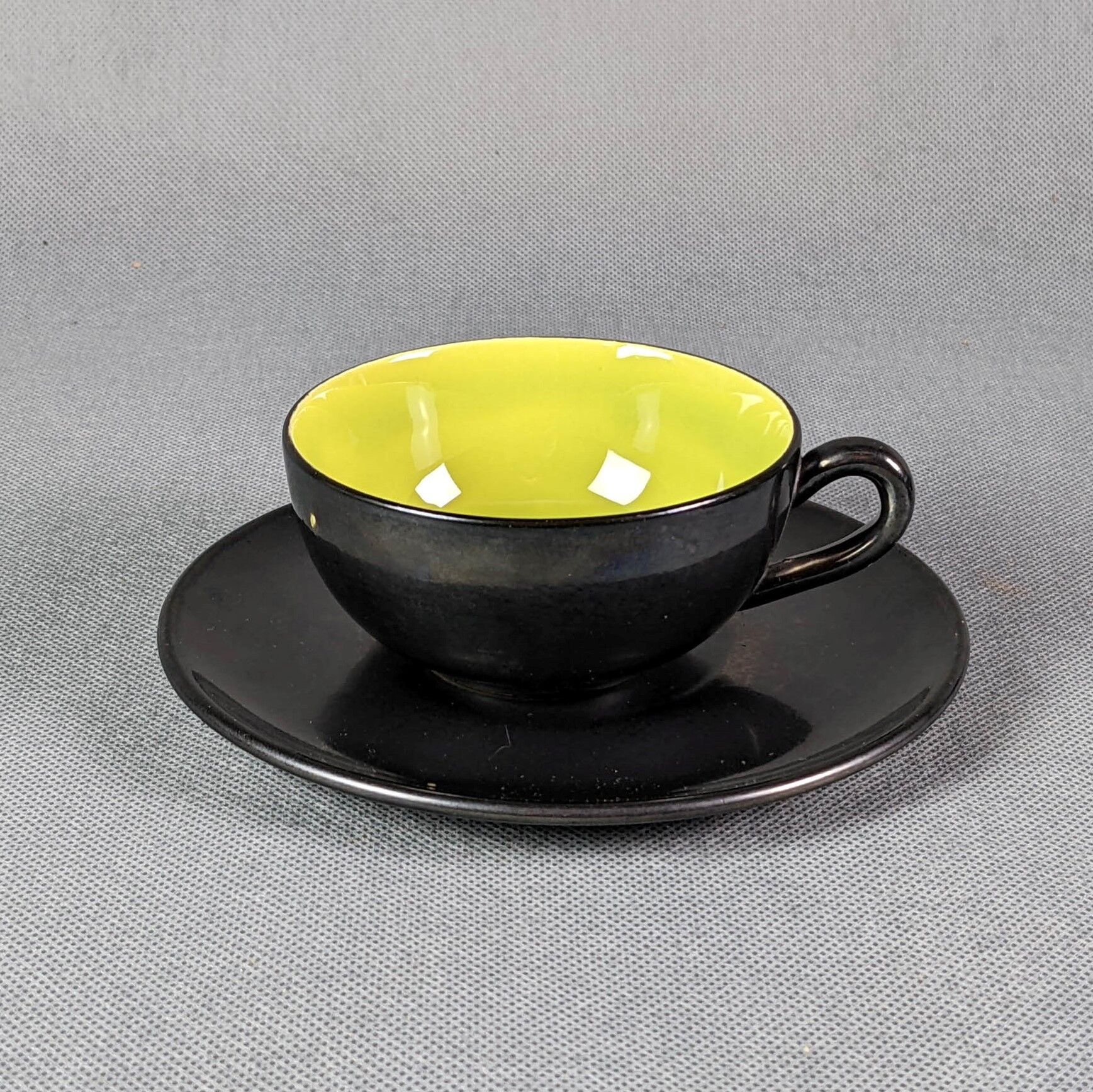 Service of 6 cups and saucers in two-tone ceramic - Faience Saint Clément