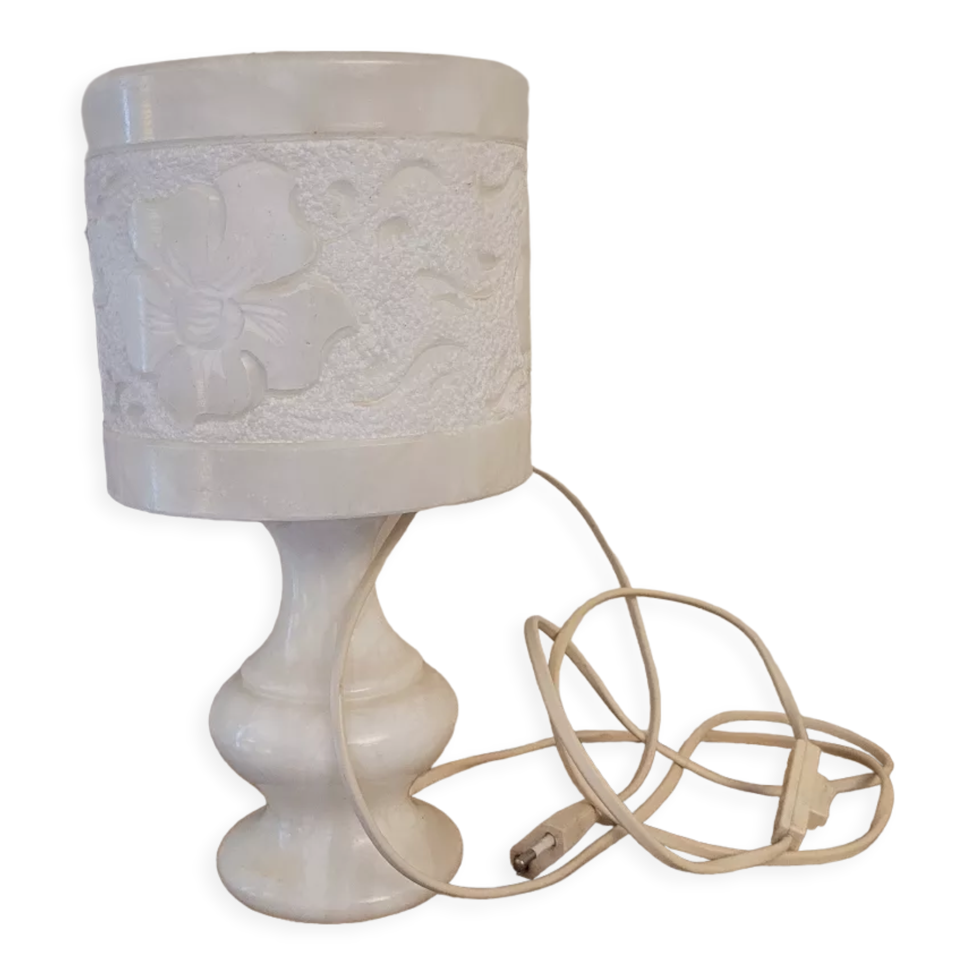 Lamp in veined white marble