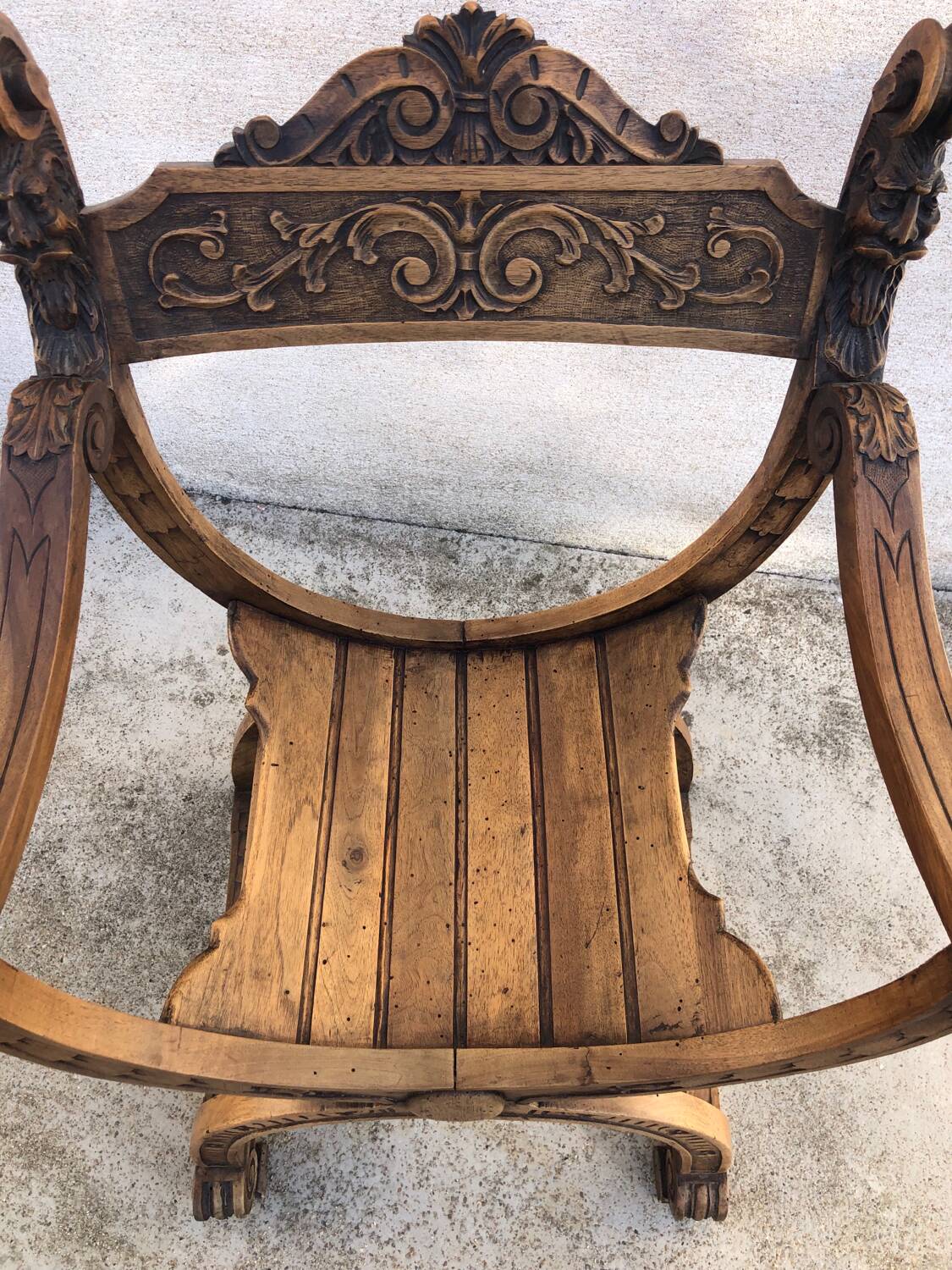 Fauteuil, chaise dagobert bois sculpté 19ème