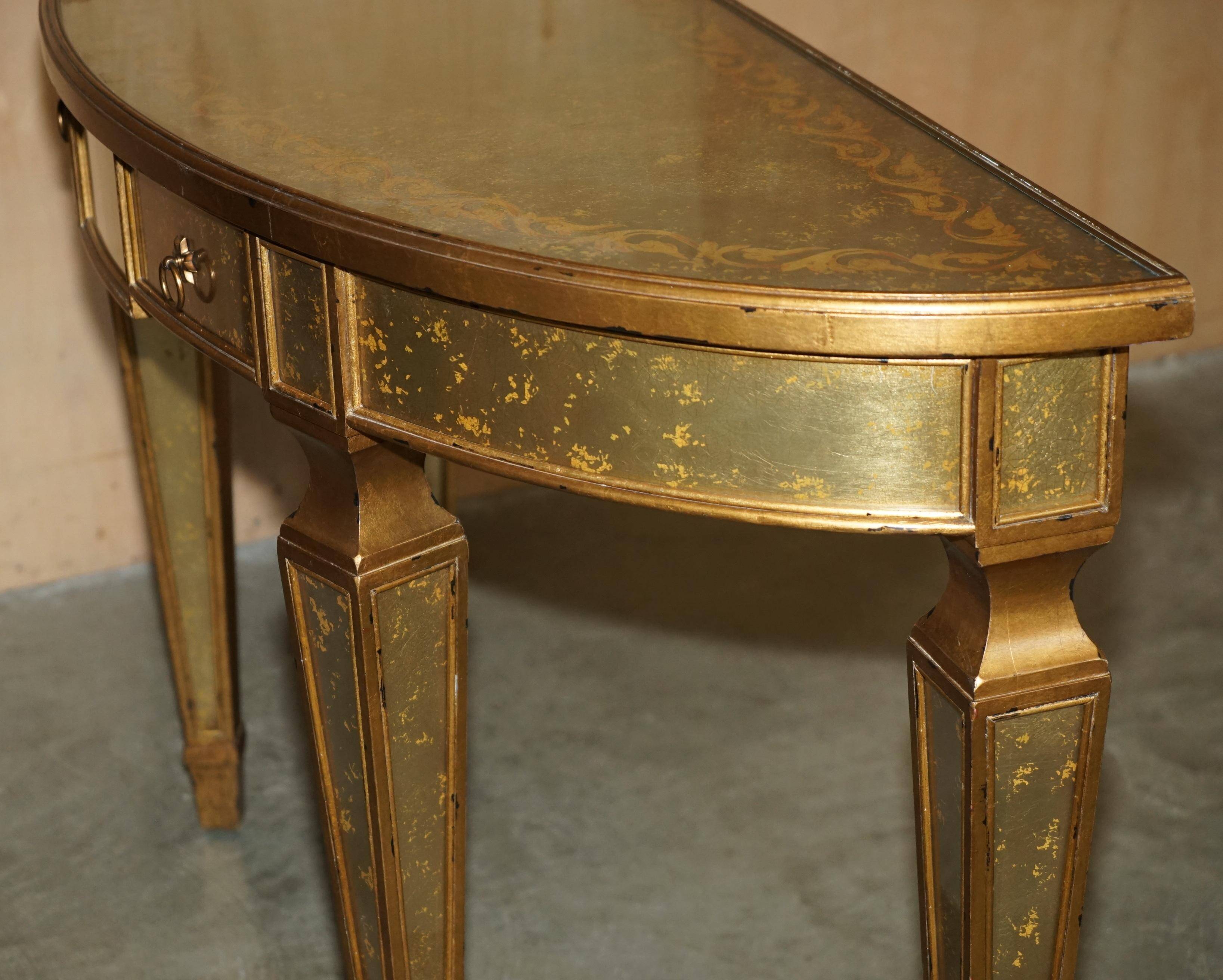 Console demi-lune Eglomise Theodore Alexander finition dorée