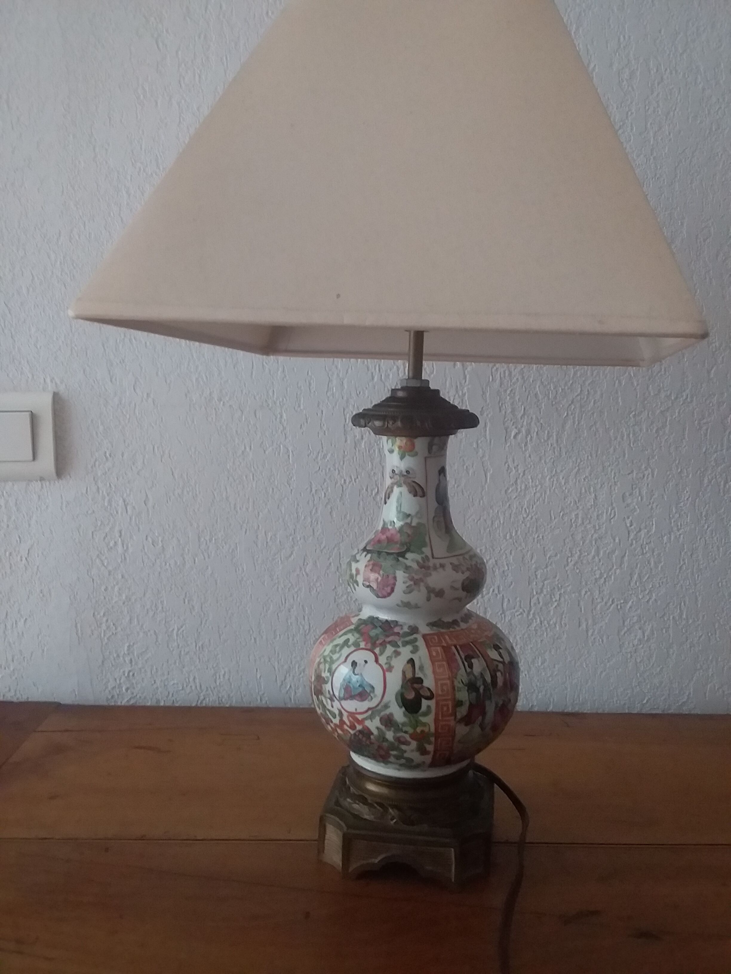 Table lamp