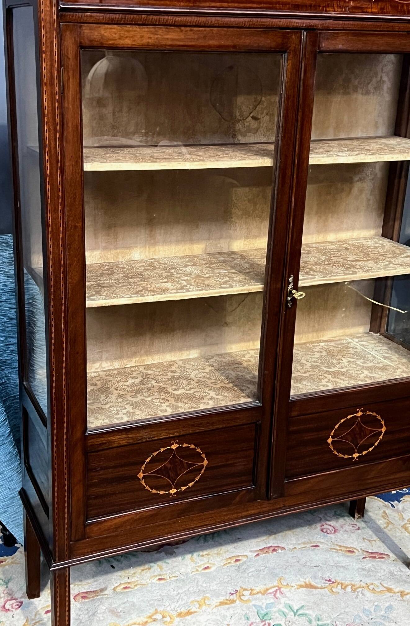 Display cabinet. Marquetry, mahogany.