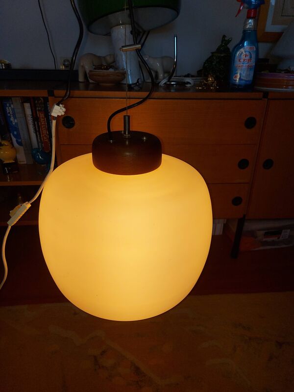 Suspension design 50, 60'S en opaline et teck de  Goffredo Reggiani .