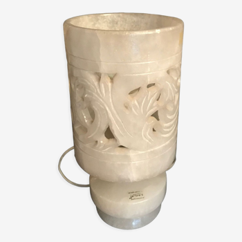 Lampe de chevet en pierre d'albâtre sculptée, fabrication artisanale