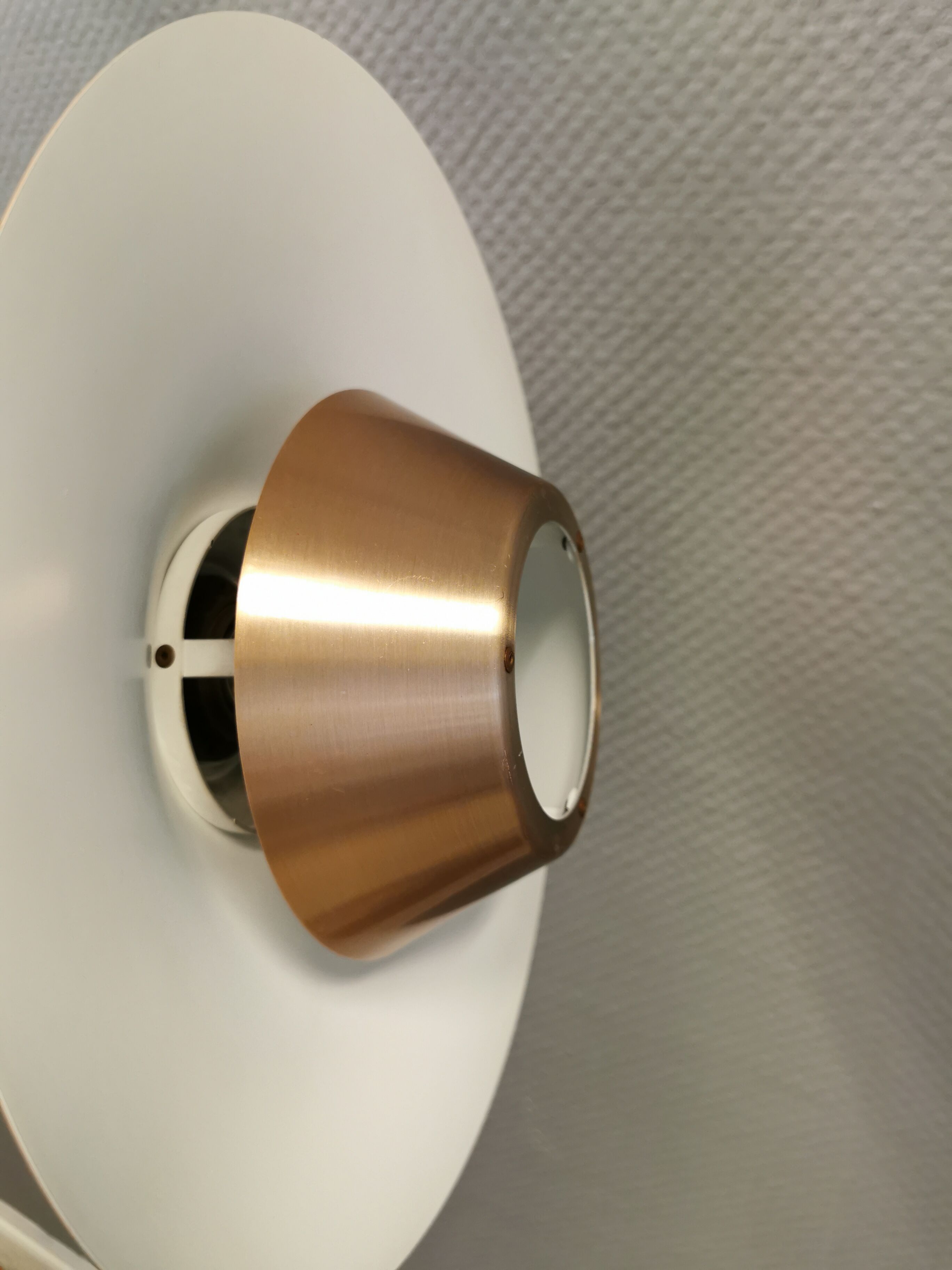 Ufo-like Danish hanging lamp, estimated from the 80s, made in copper colored lacquer.