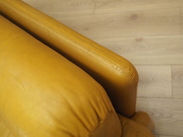 Canapé en cuir jaune, design italien, années 60, fabricant : B&B Italia, desig