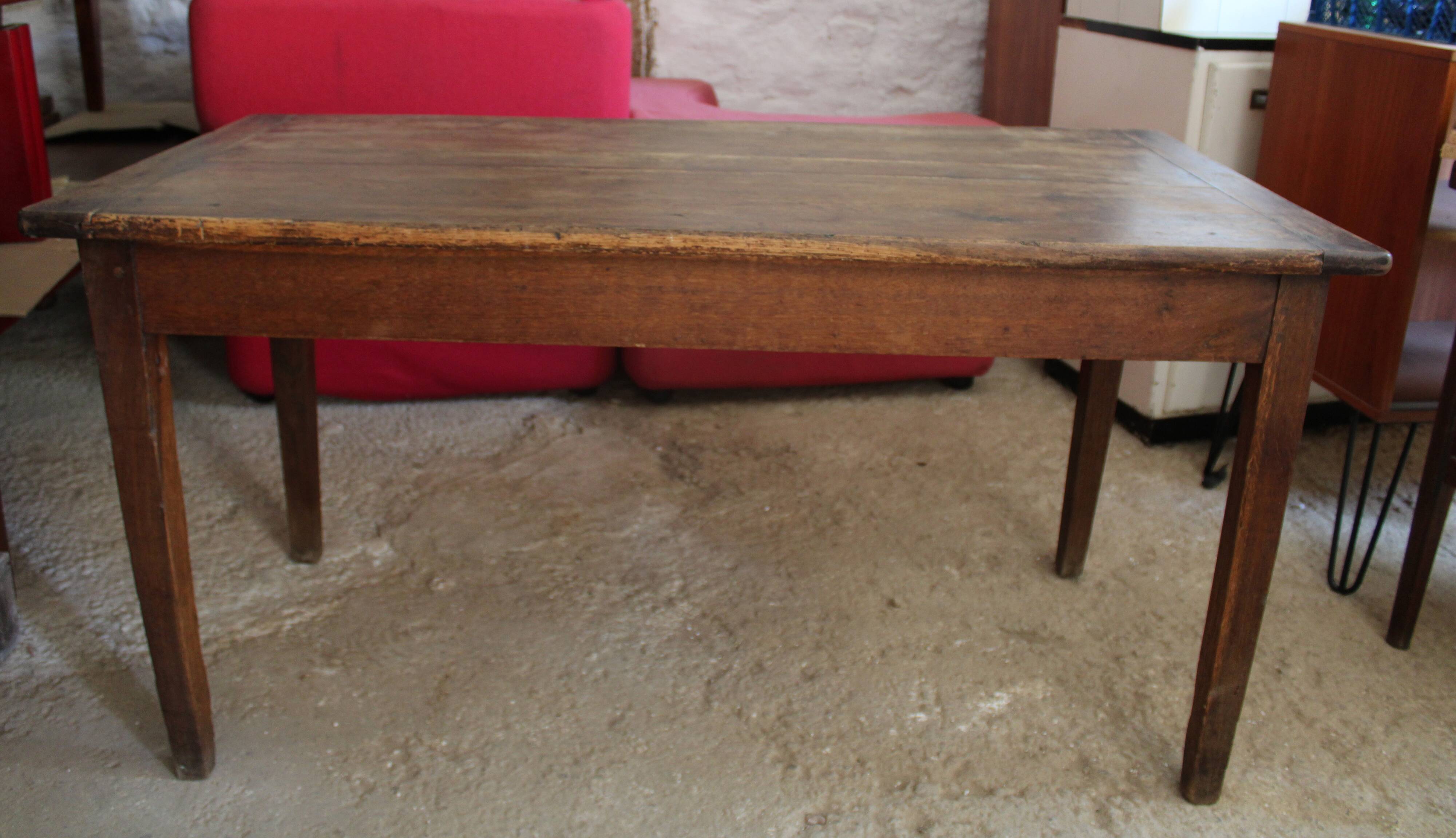 Oak farm table with 2 drawers