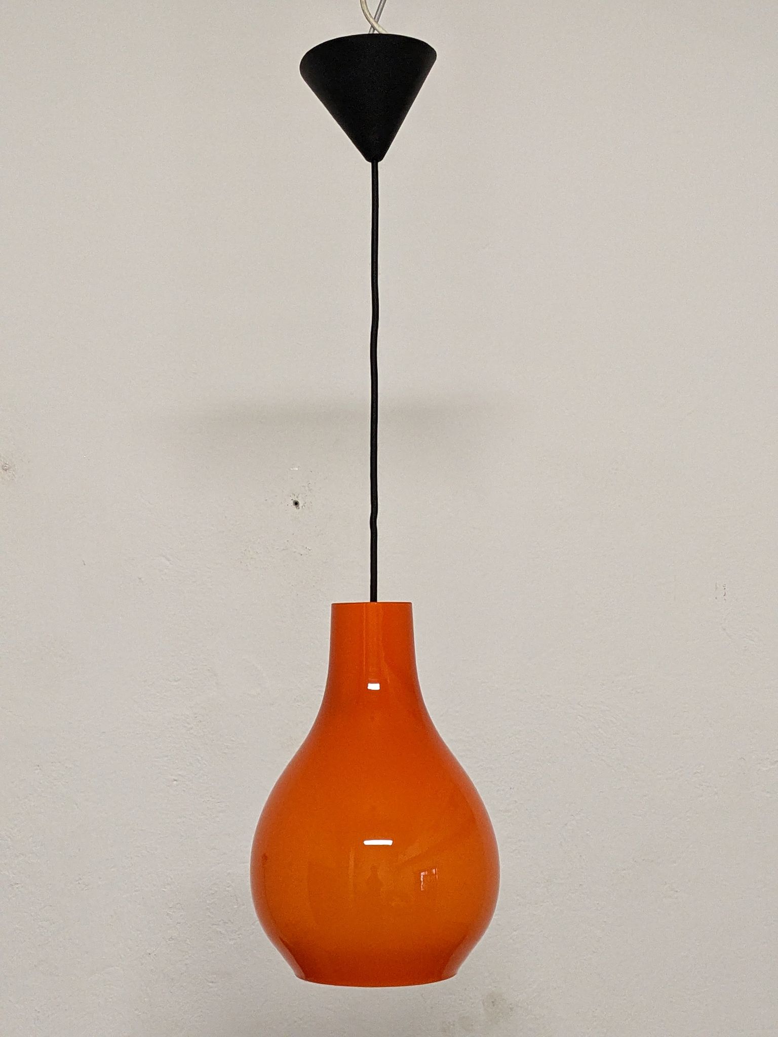 Suspension drop of water in opaline of the 60s 70s