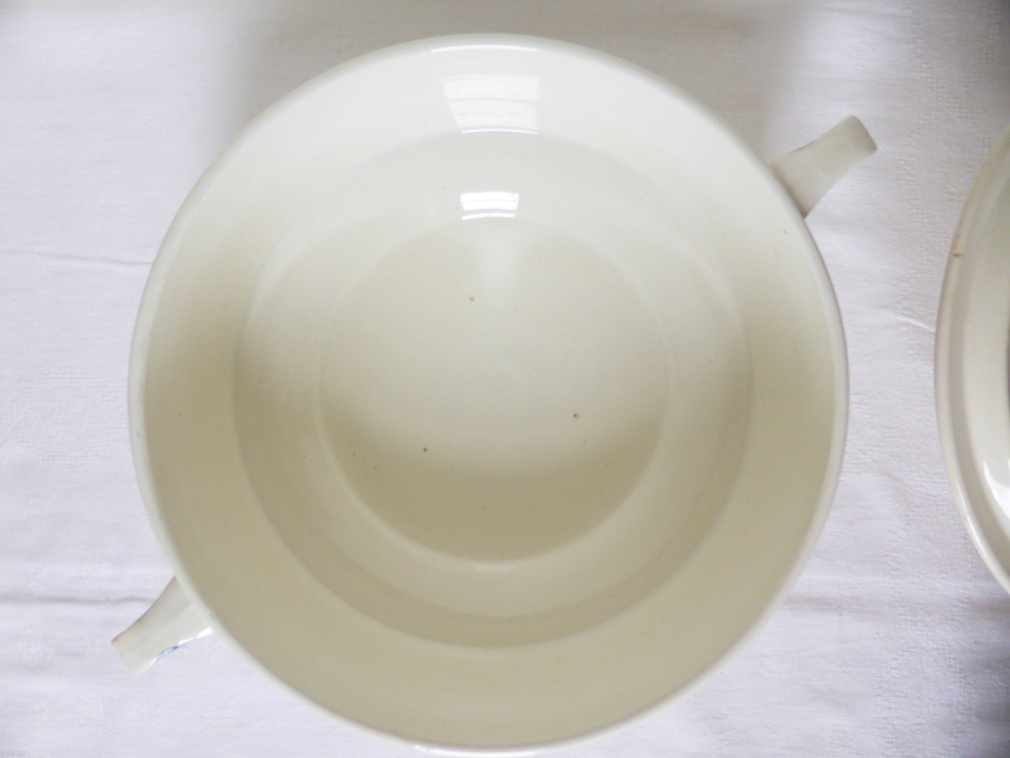 1 vintage soup tureen or vegetable dish from Céranord St Amand model Monique 2103166