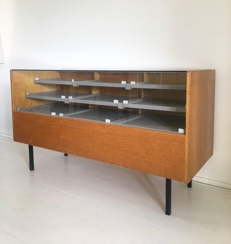 Store counter in oak and glass mid century showcase, 50 years