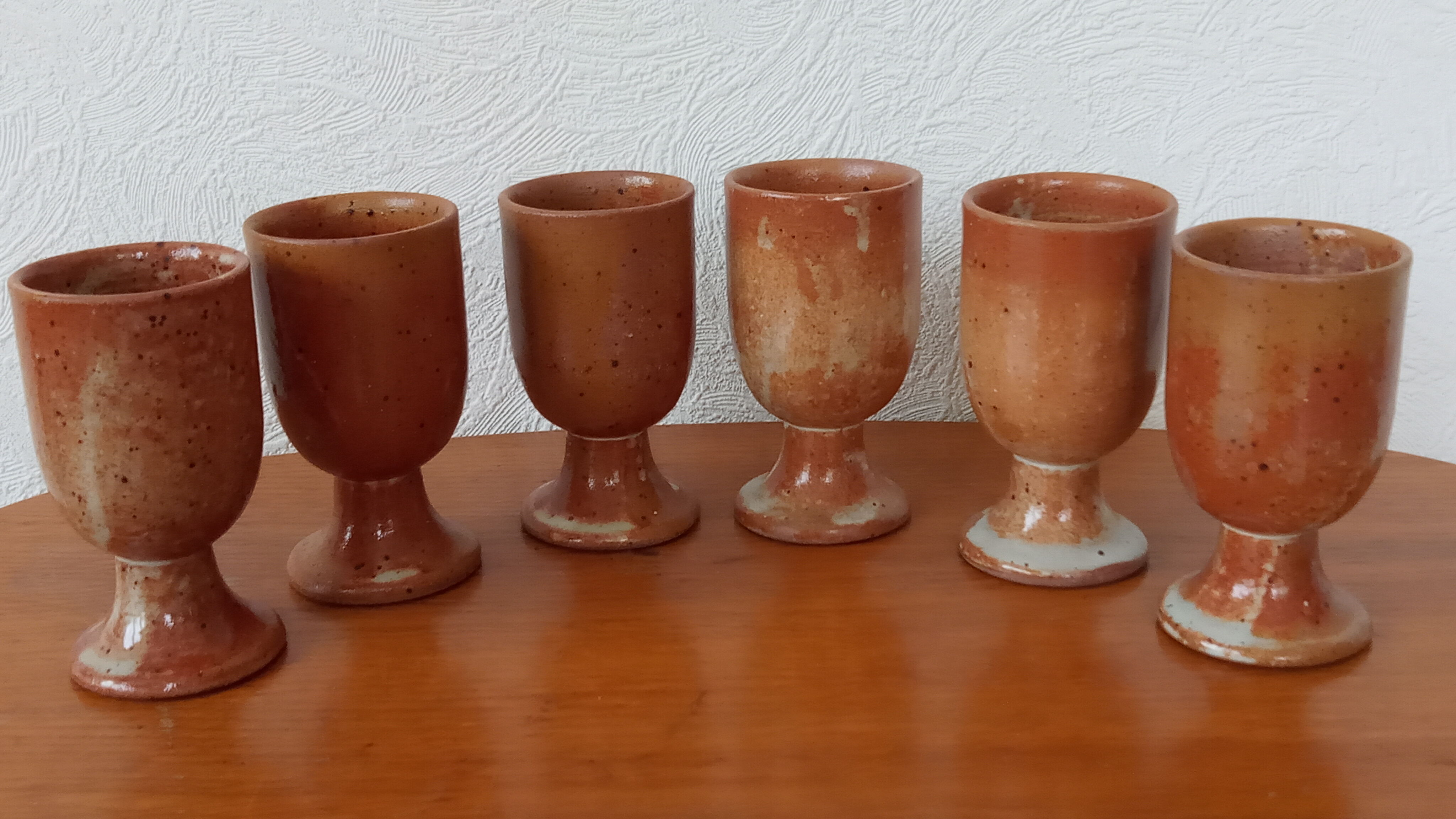 Six mazagrans en grès émaillé