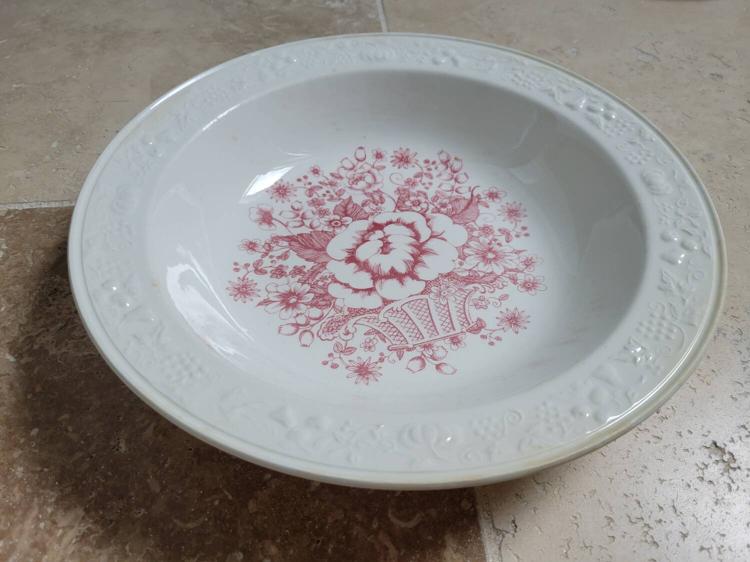 Deep dish with Sarreguemines bouquet