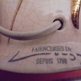 Longwy-designed lamp pose