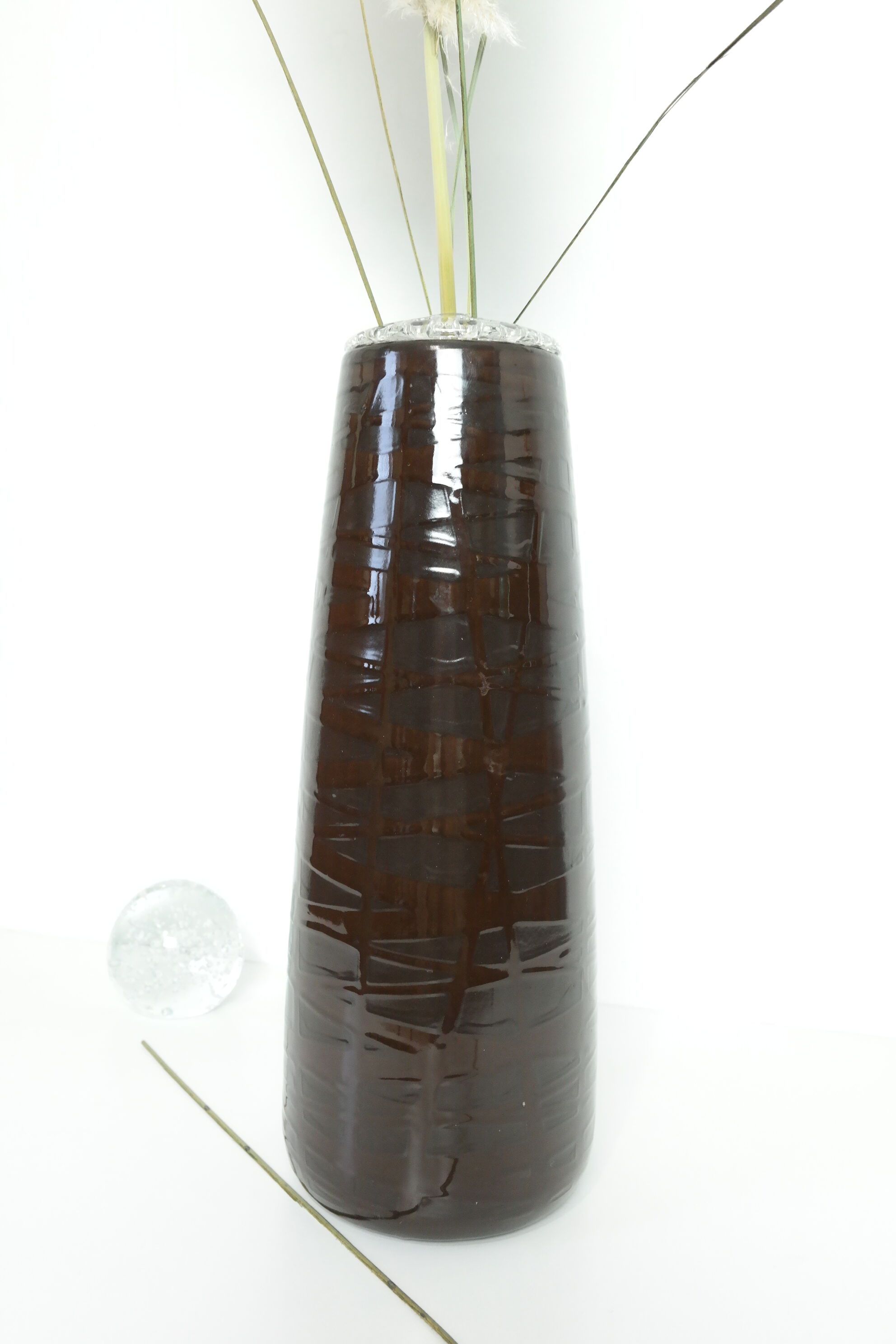 Vase ceramic flowers and brown glass