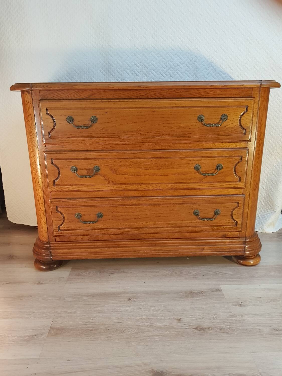 Commode vintage en bois massif