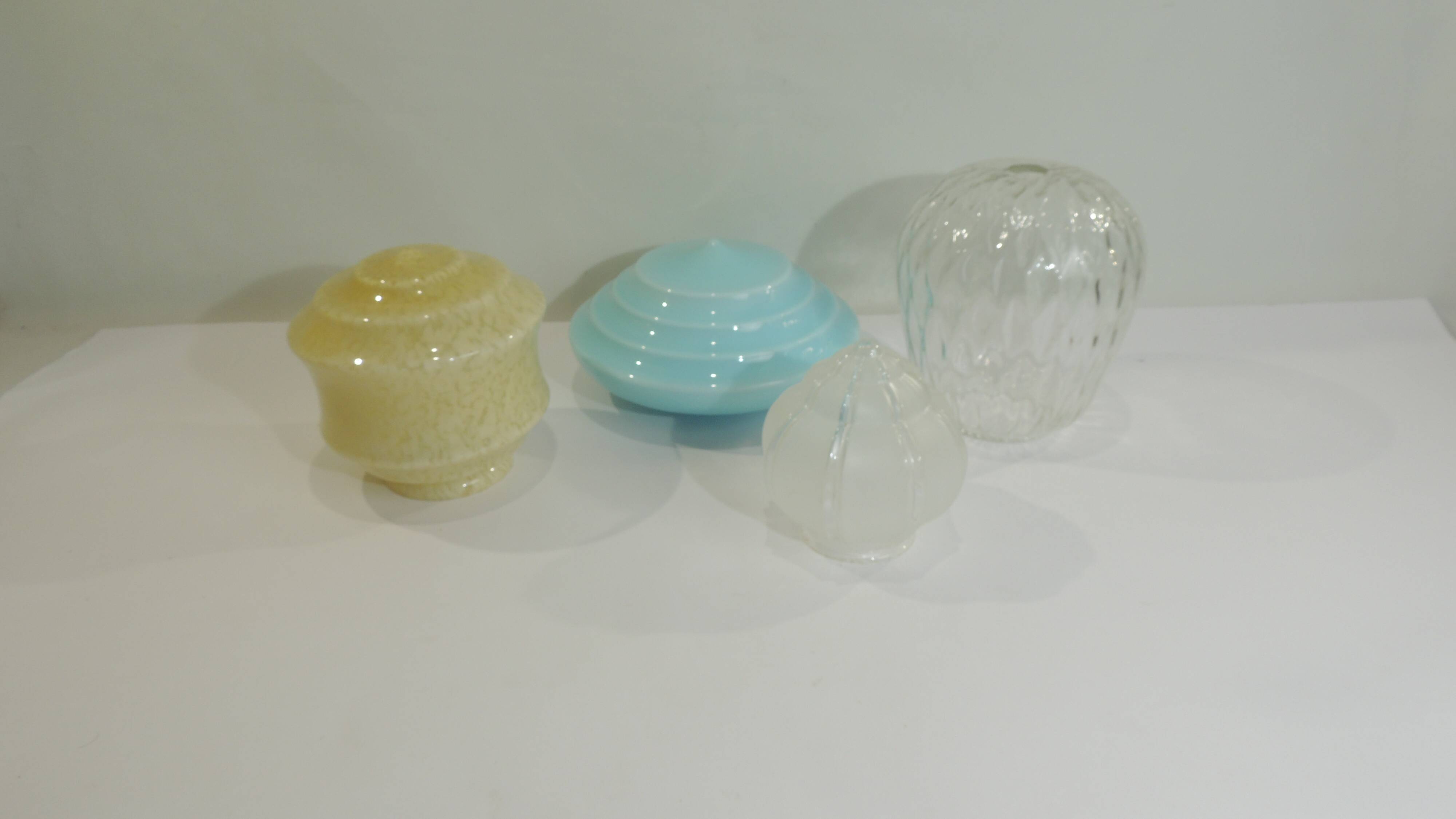 Set of 4 tulip globes vintage glass lampshades from the 70s-80s – Opaline b