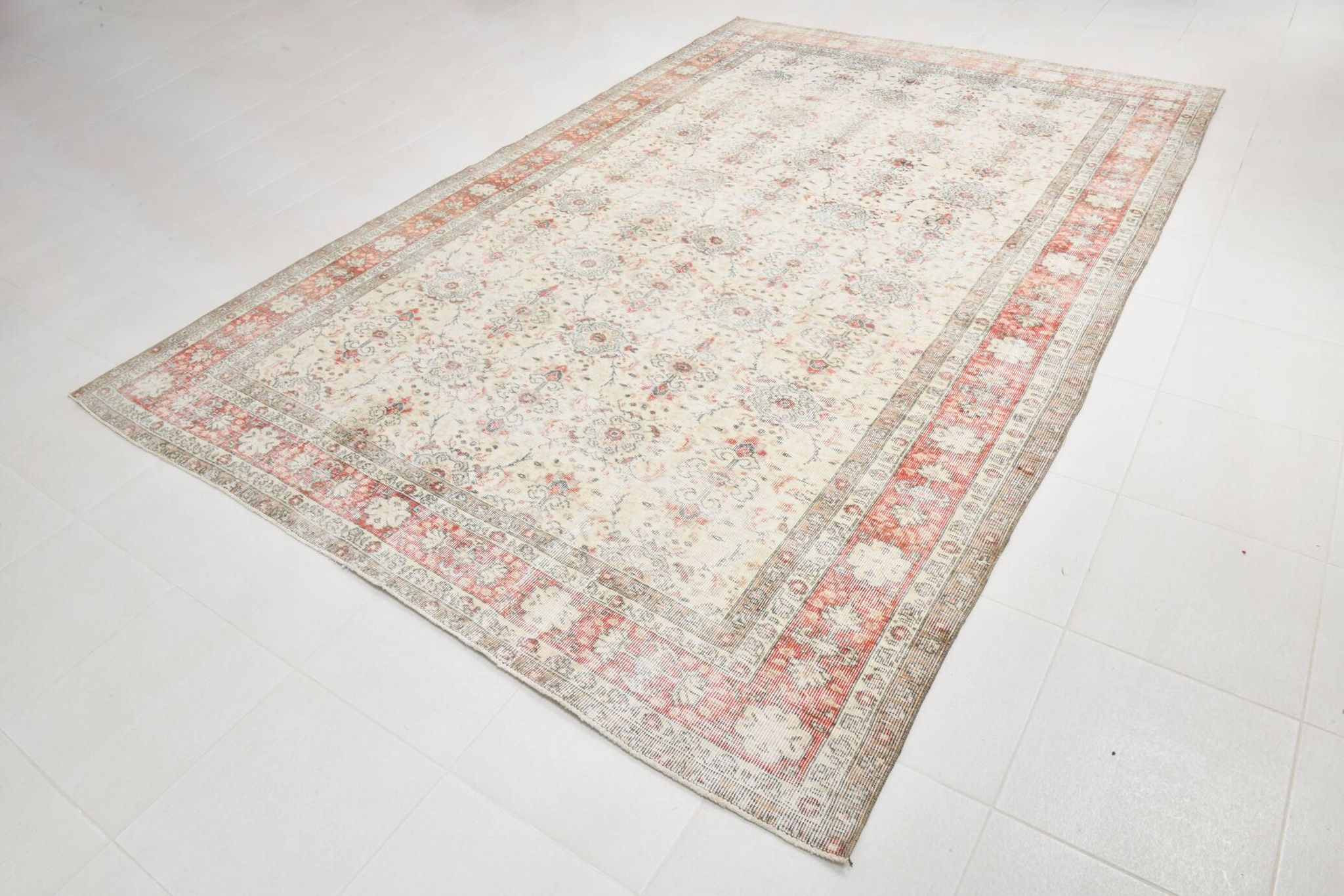 Tapis persan vintage à motif floral