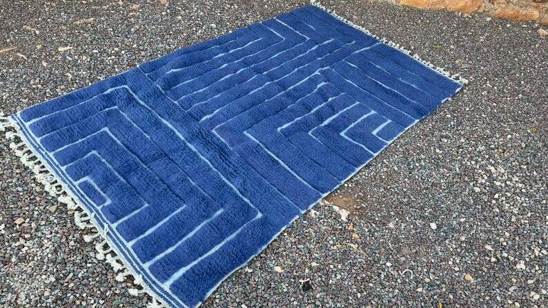 Traditional Berber rug, size 100 x 200 cm