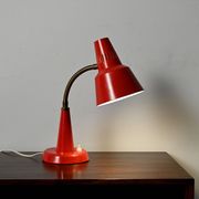 Lampe de table scandinave rouge Gemi, années 1960