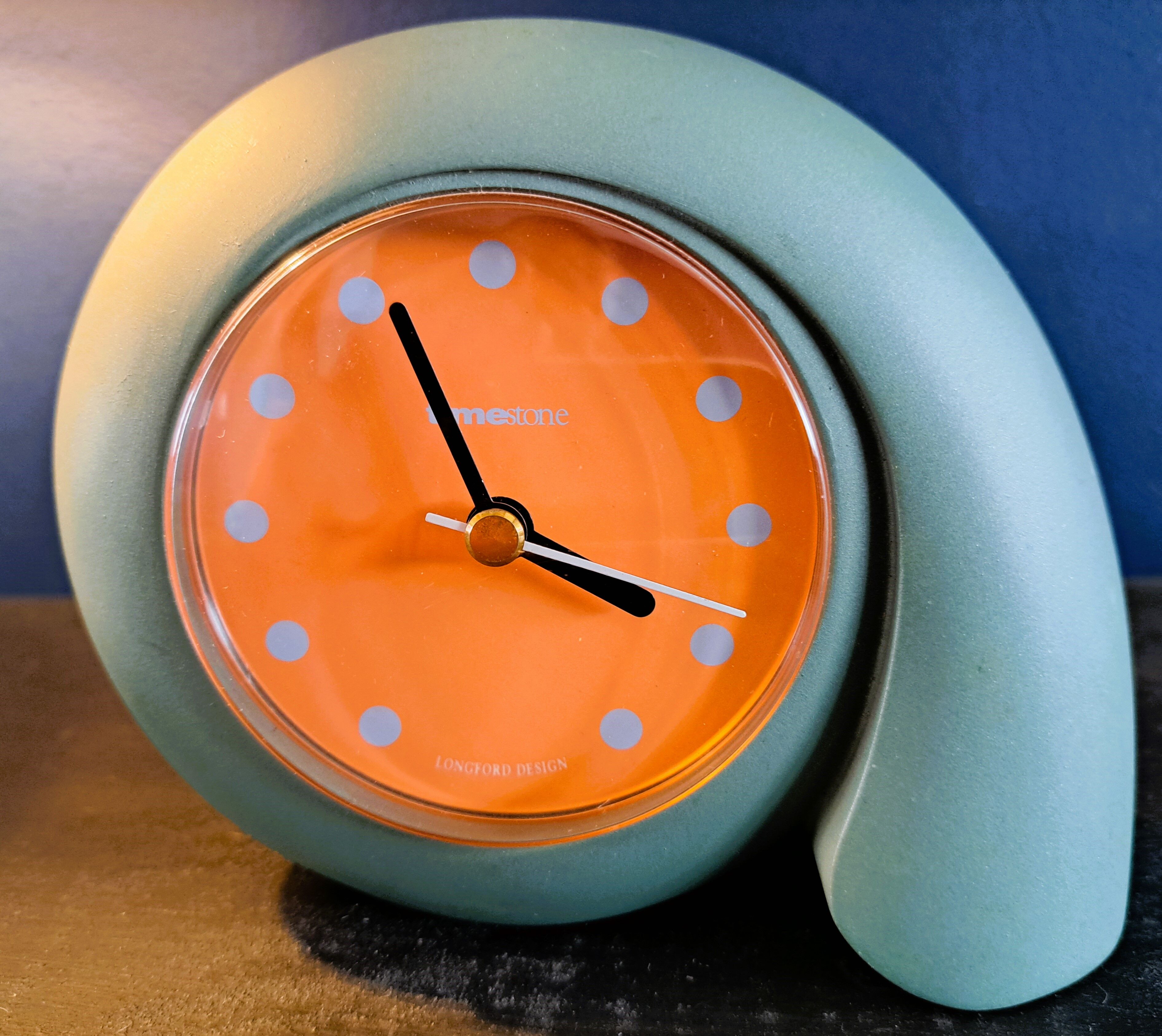 Horloge de bureau postmoderne pop art memphis des années 80 par ...