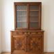 Buffet ancien en bois massif sculpté