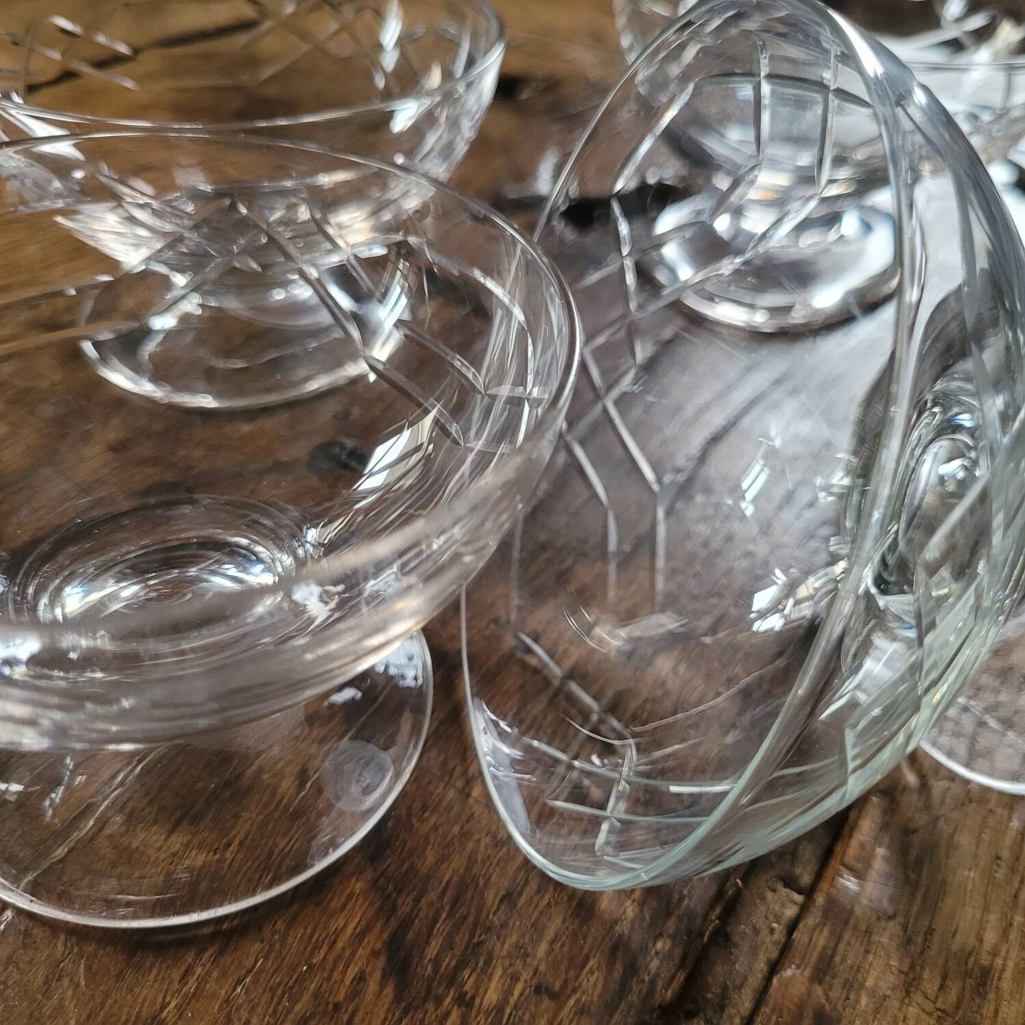 5 coupes à dessert en verre taillé, France années 60