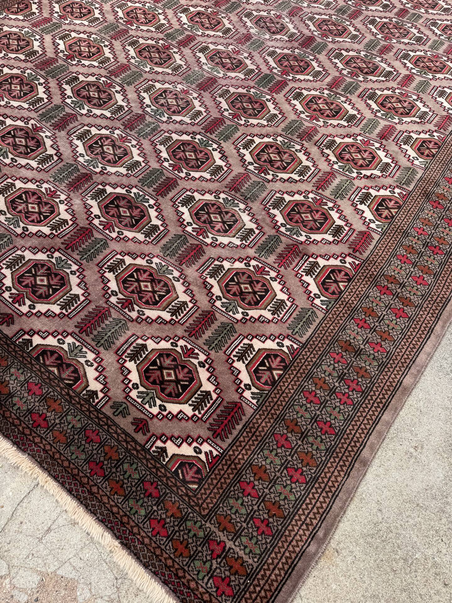 Large antique Bukhara carpet (300X375cm)