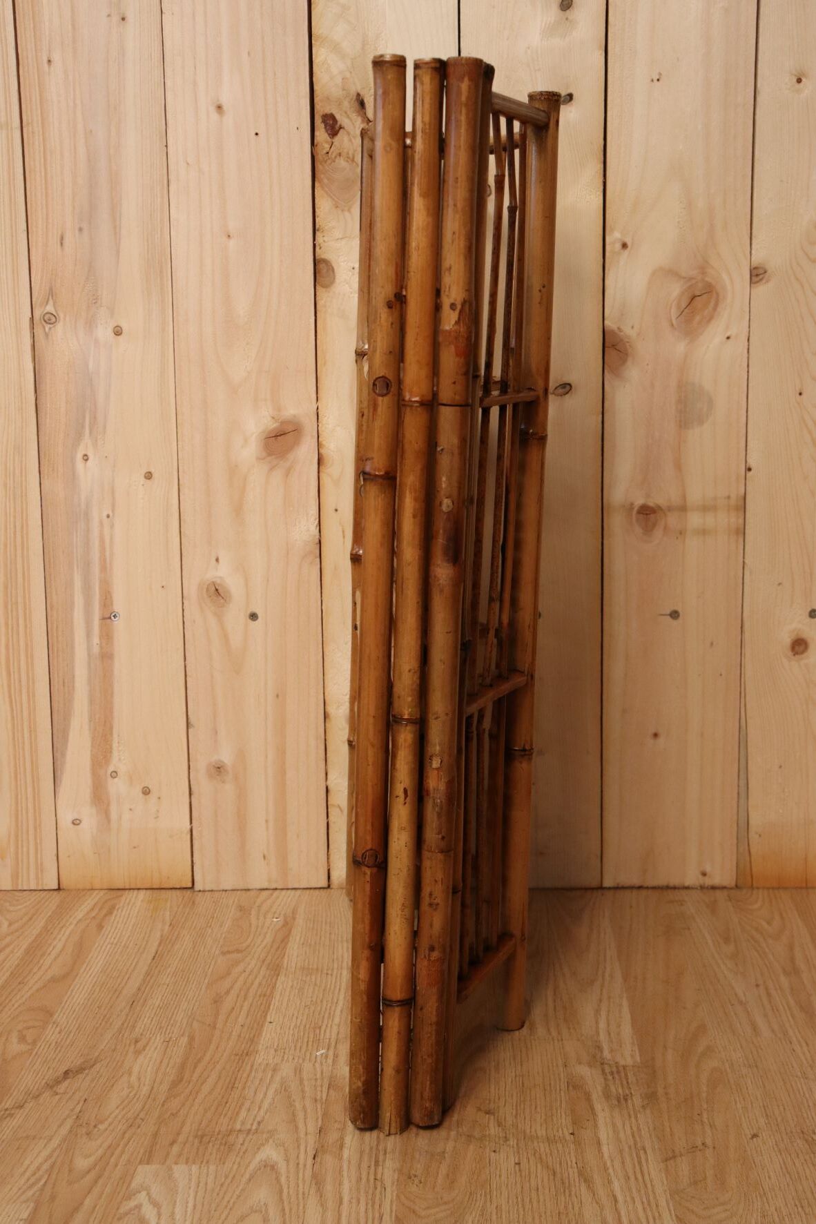 Foldable bamboo shelf