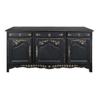 Rustic enfilade in black and gold.