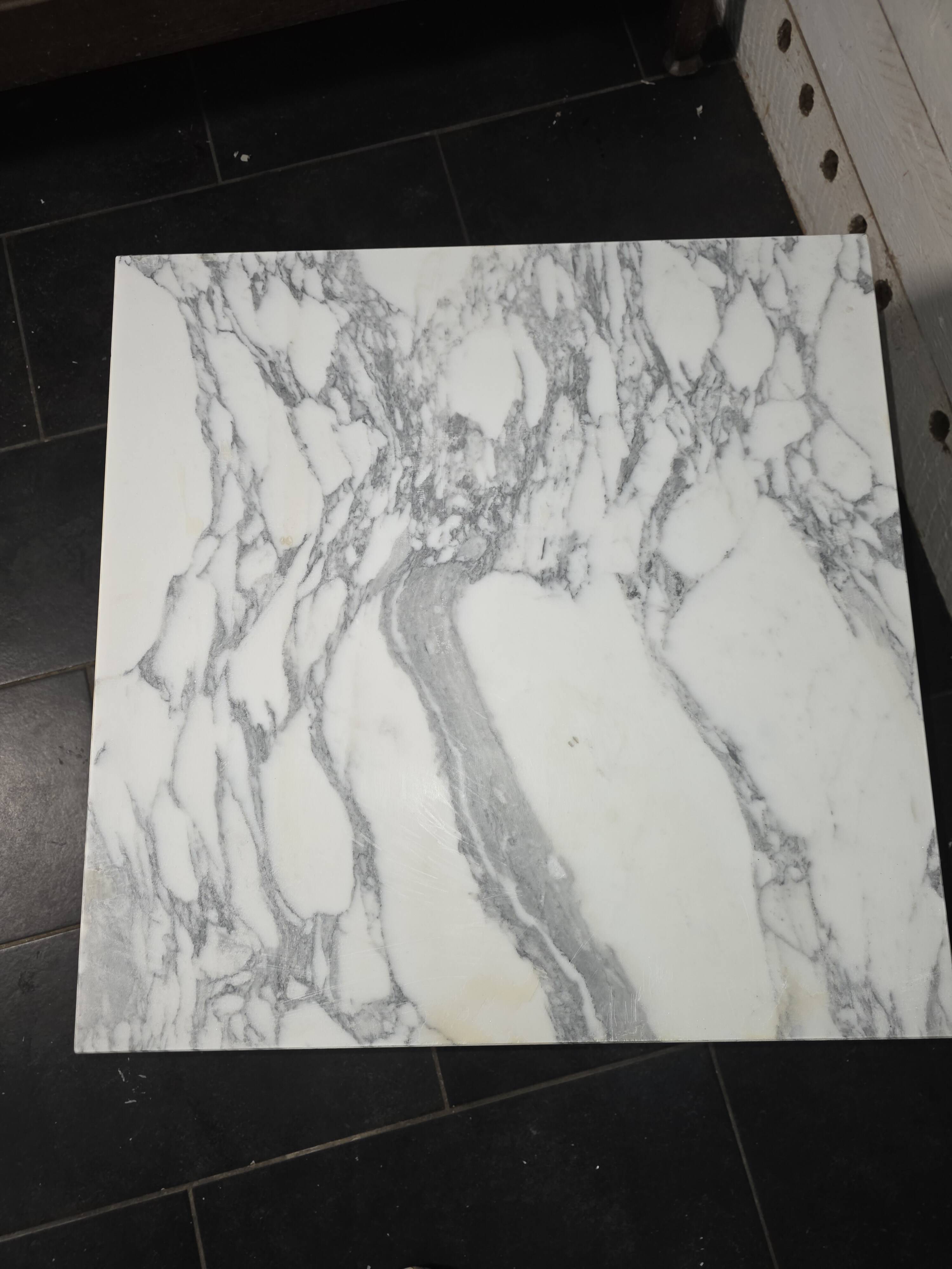 Table basse Roche Bobois en métal chromé dessus marbre,  1970