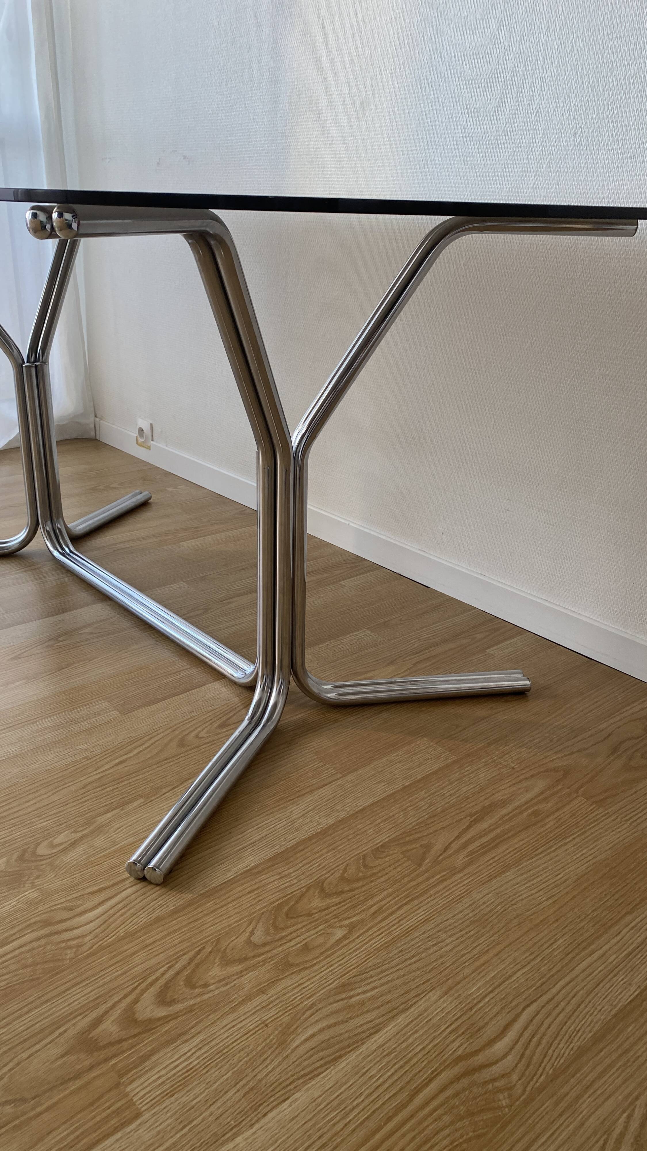 70s oval dining table in glass and chrome
