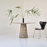 Round dining table in granite from Italy, 1970