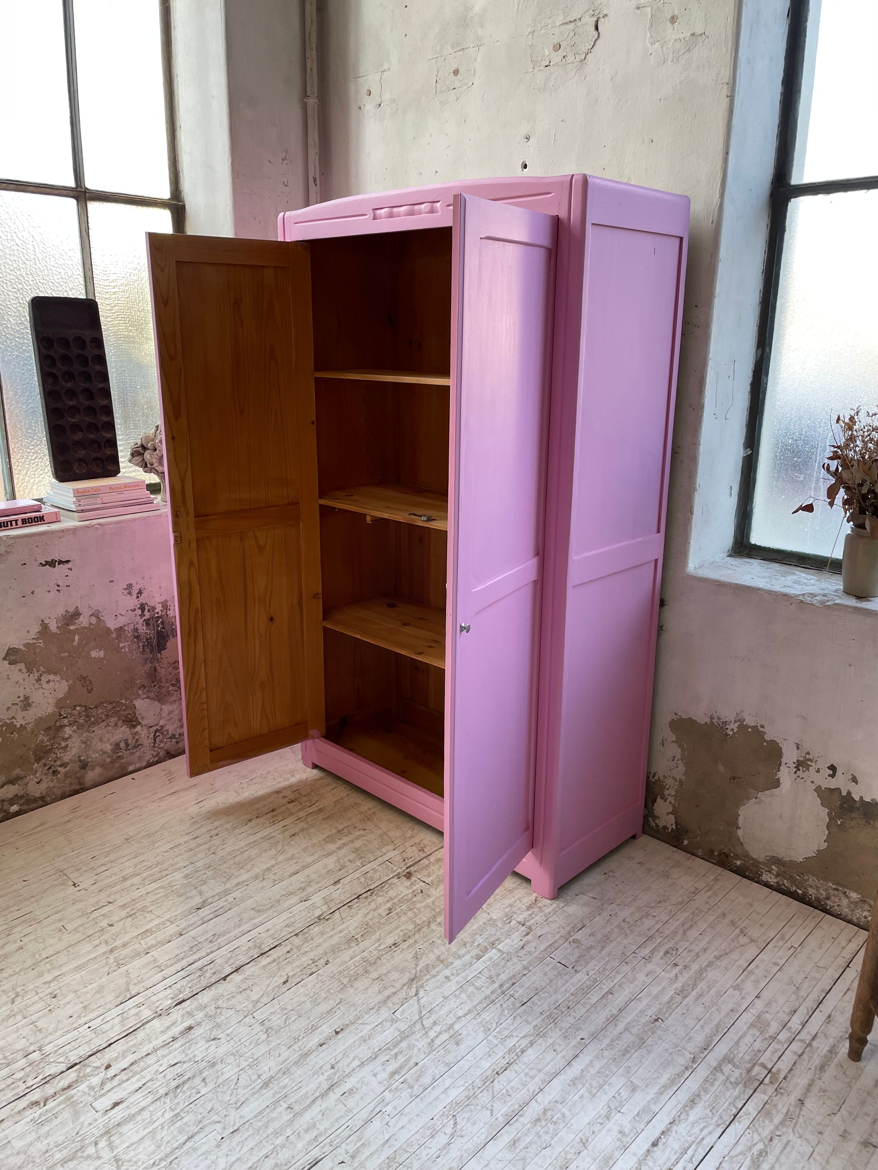 Pink knitted cabinet