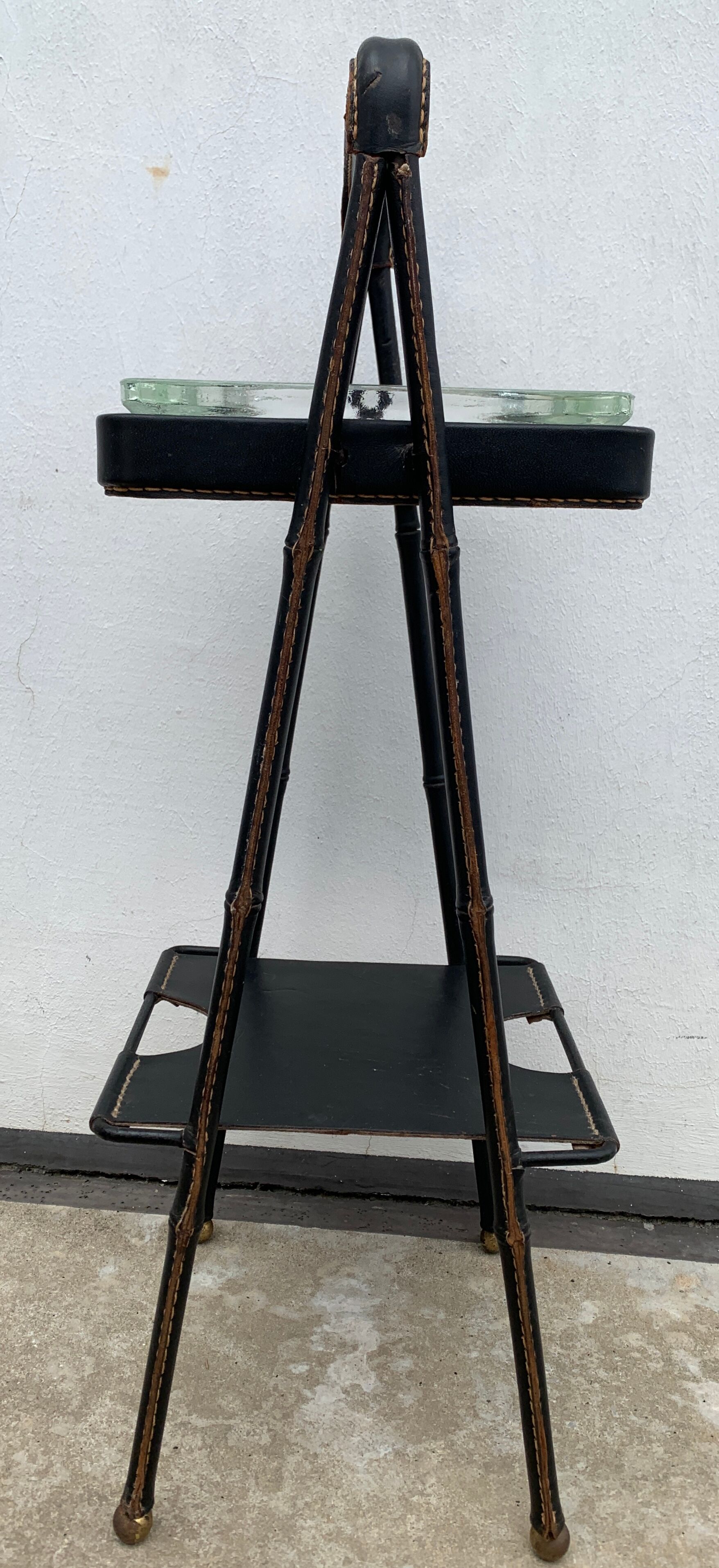 Cendrier on leather stand by Jacques Adnet, 1960