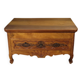 Commode basse Louis XV en merisier massif