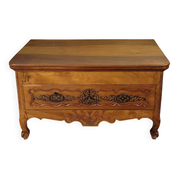 Commode basse Louis XV en merisier massif