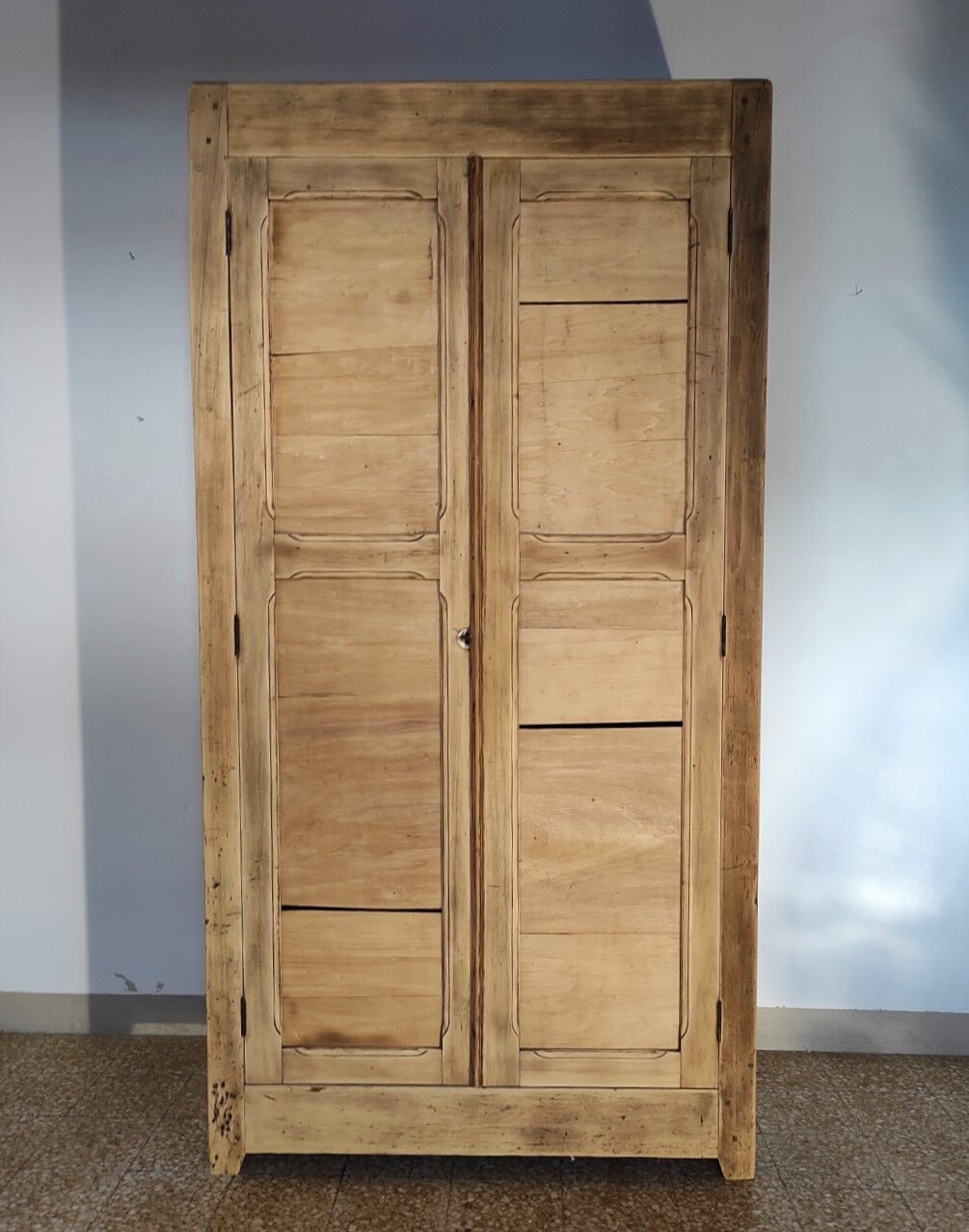 Armoire parisienne