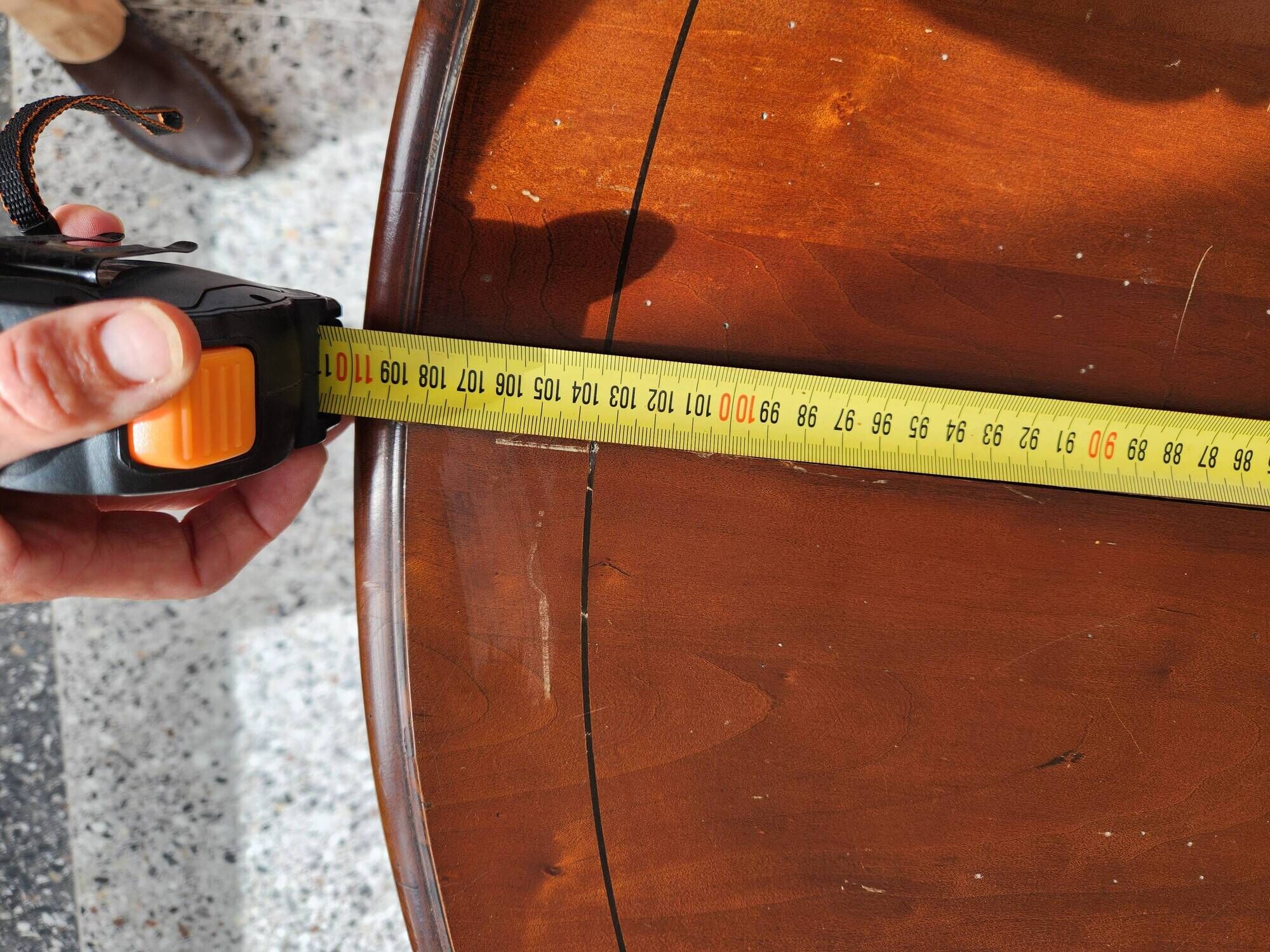 Round table with central leg 110cm extendable to 210cm