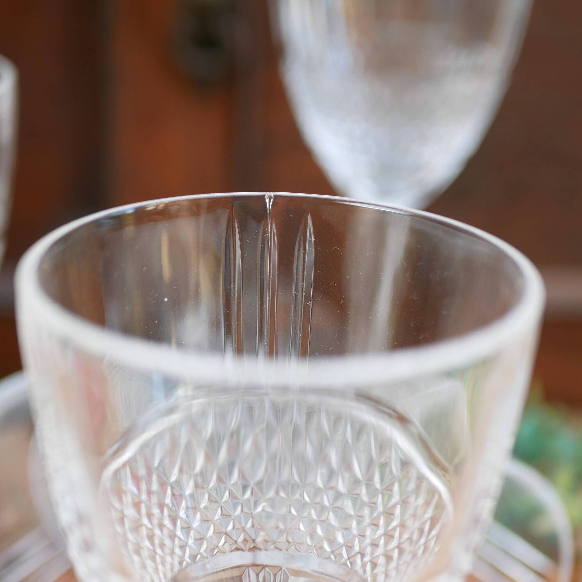 Set of 6 crystal wine glasses with a stud pattern