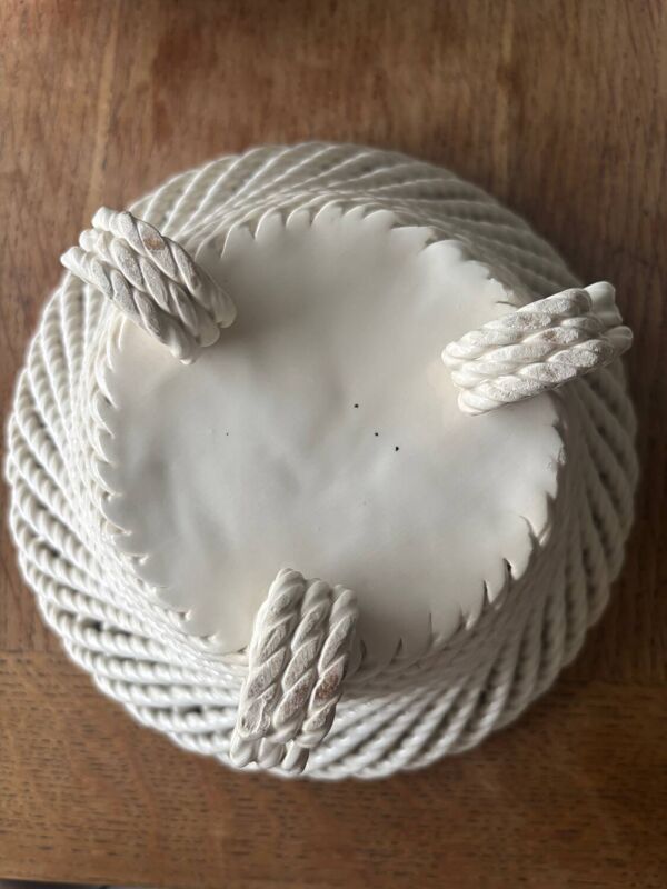 Corbeille ancienne en céramique torsadée, 1930